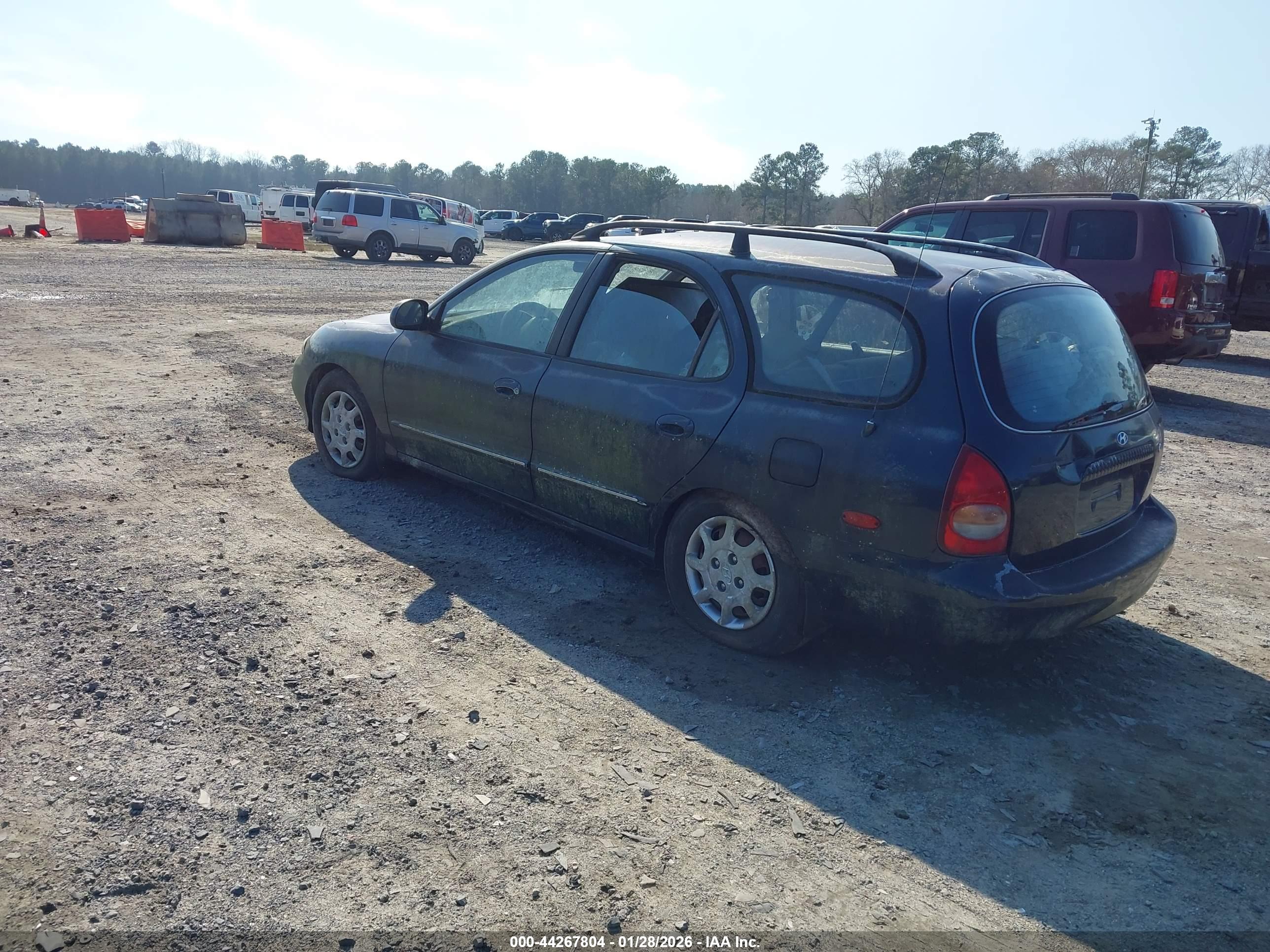 HYUNDAI ELANTRA image 3