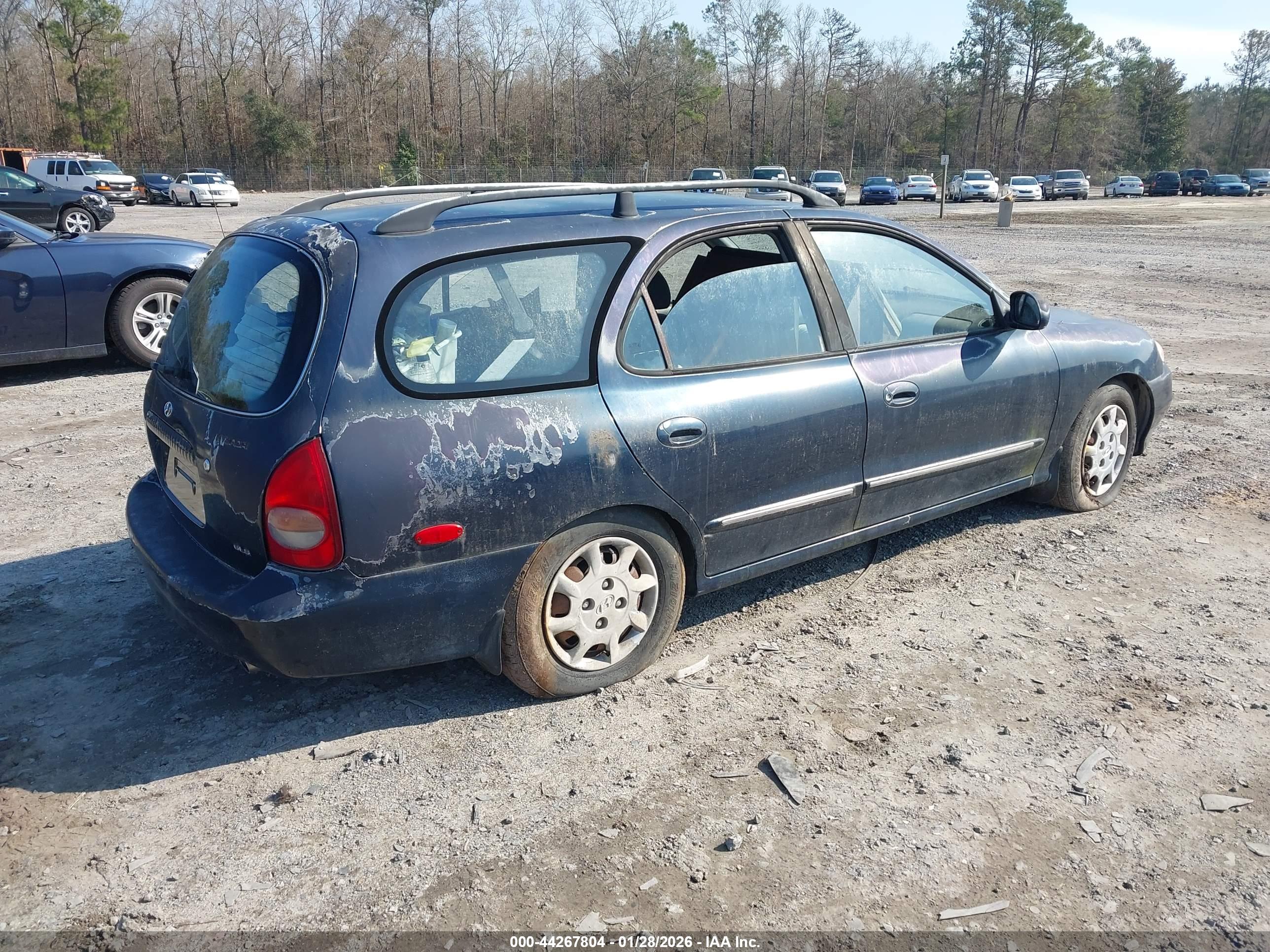 HYUNDAI ELANTRA image 4