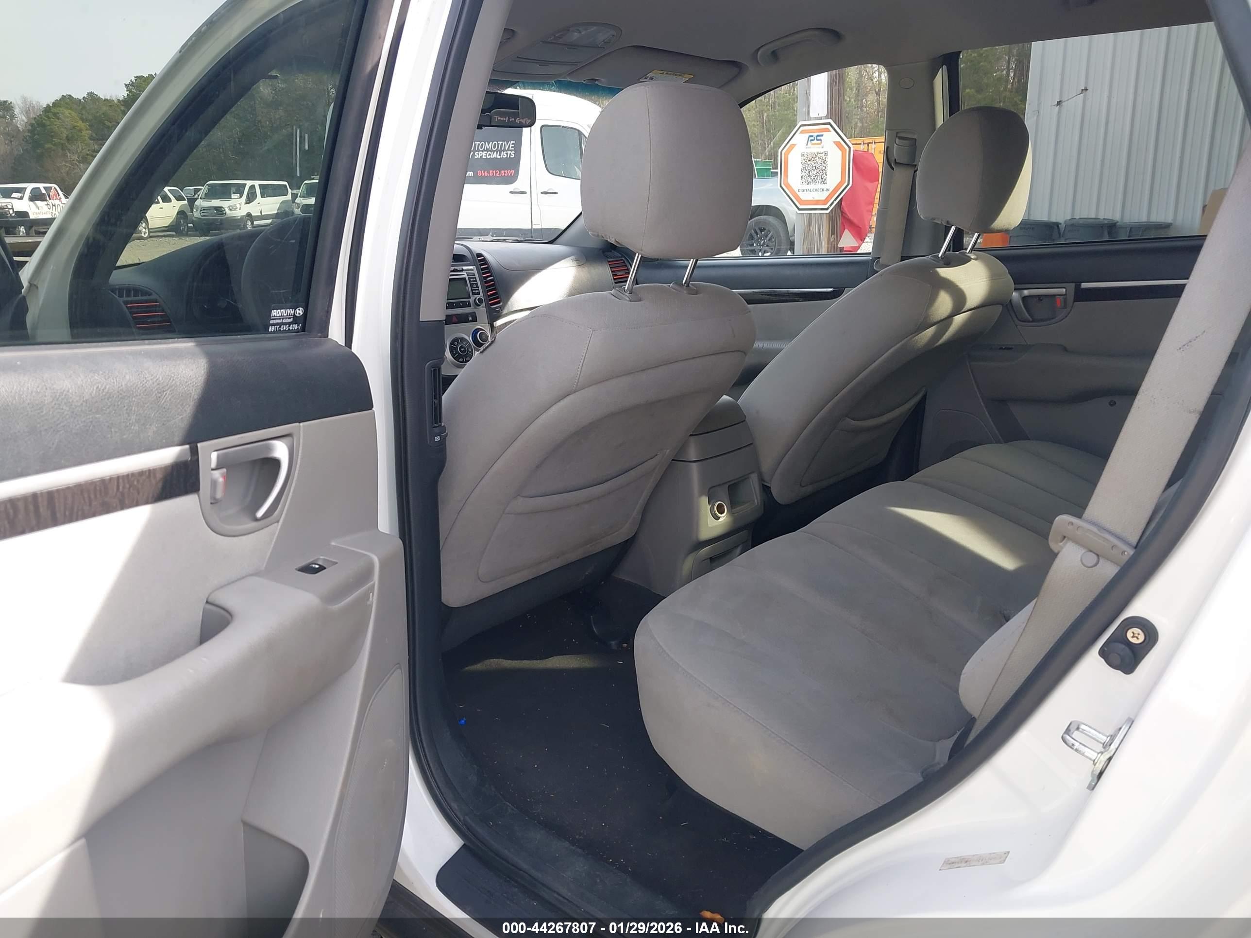 HYUNDAI SANTA image 8