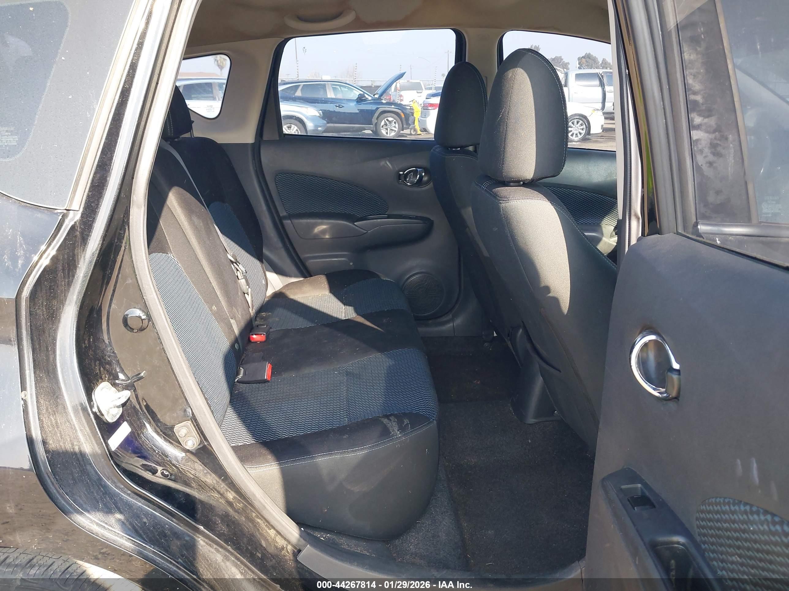 NISSAN VERSA image 8