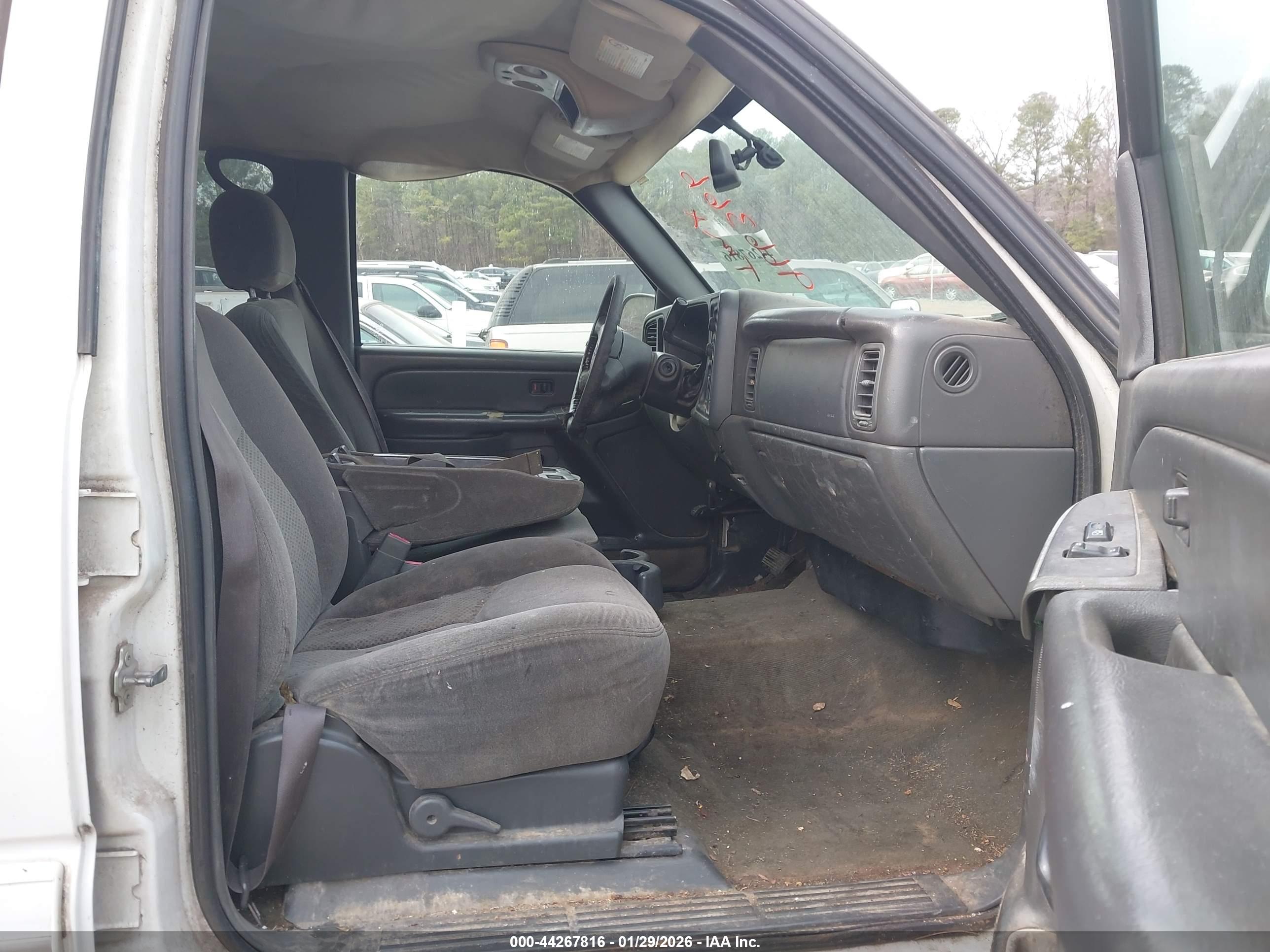 CHEVROLET SILVERADO image 5