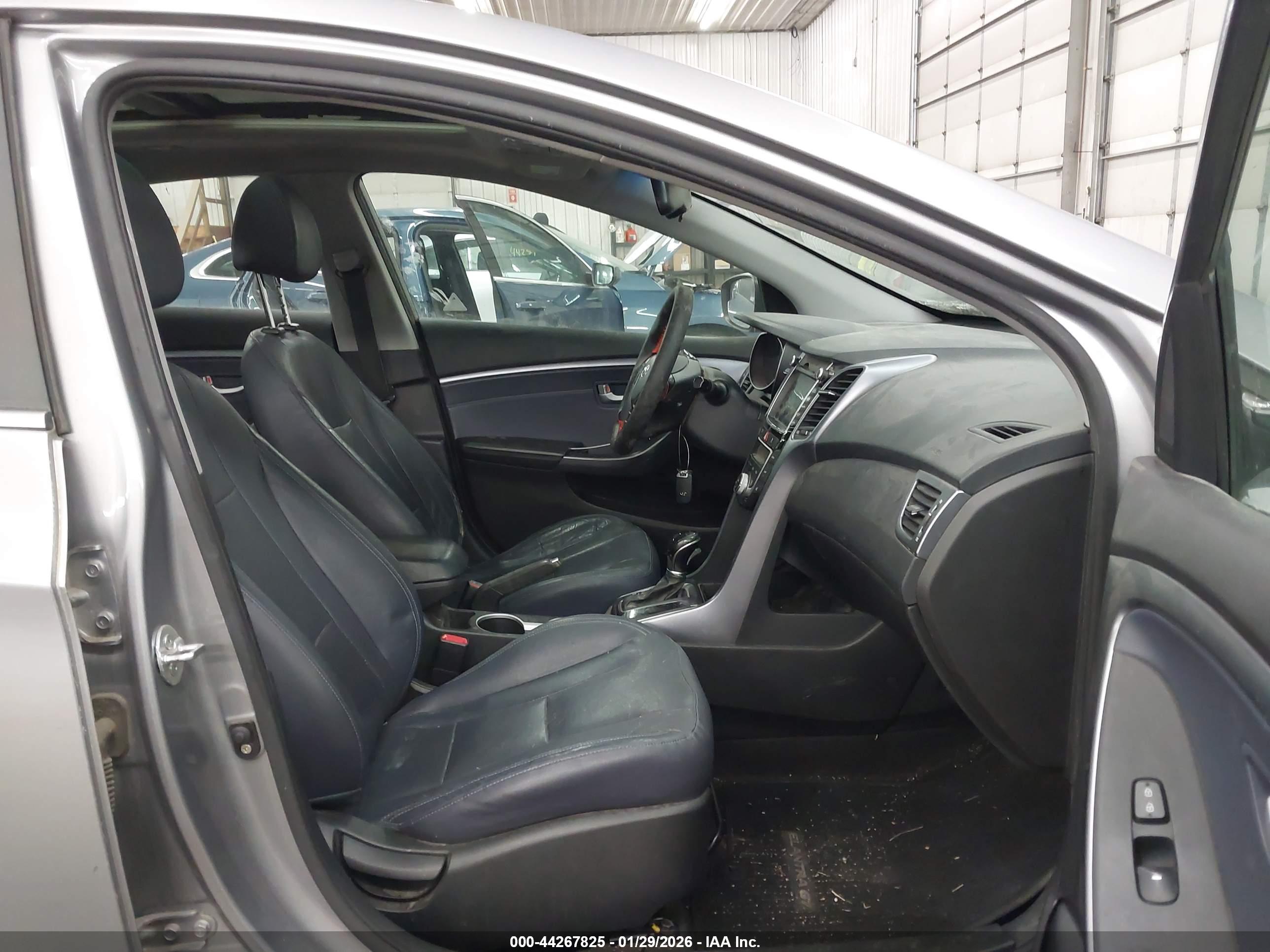 HYUNDAI ELANTRA image 5