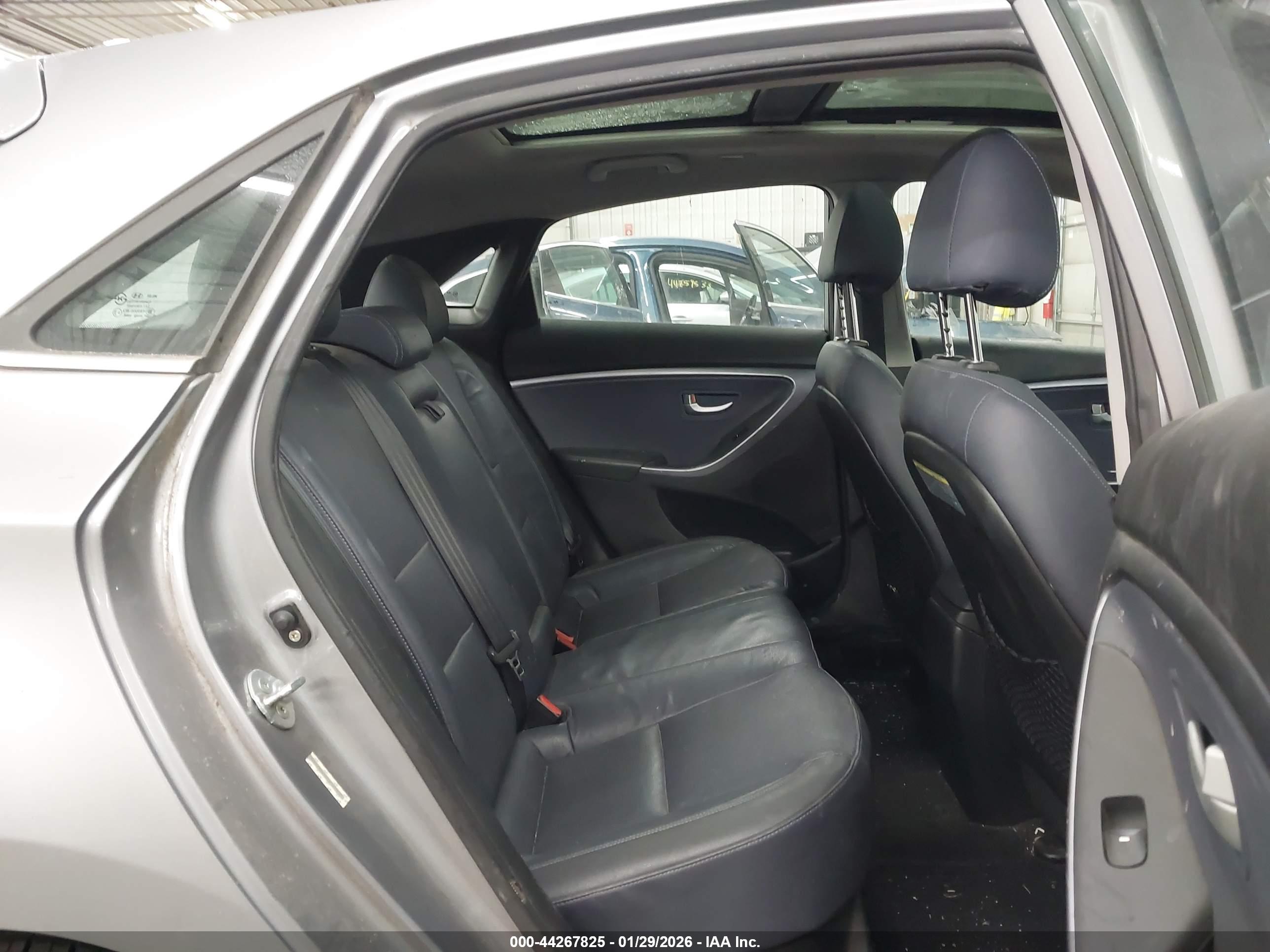 HYUNDAI ELANTRA image 8