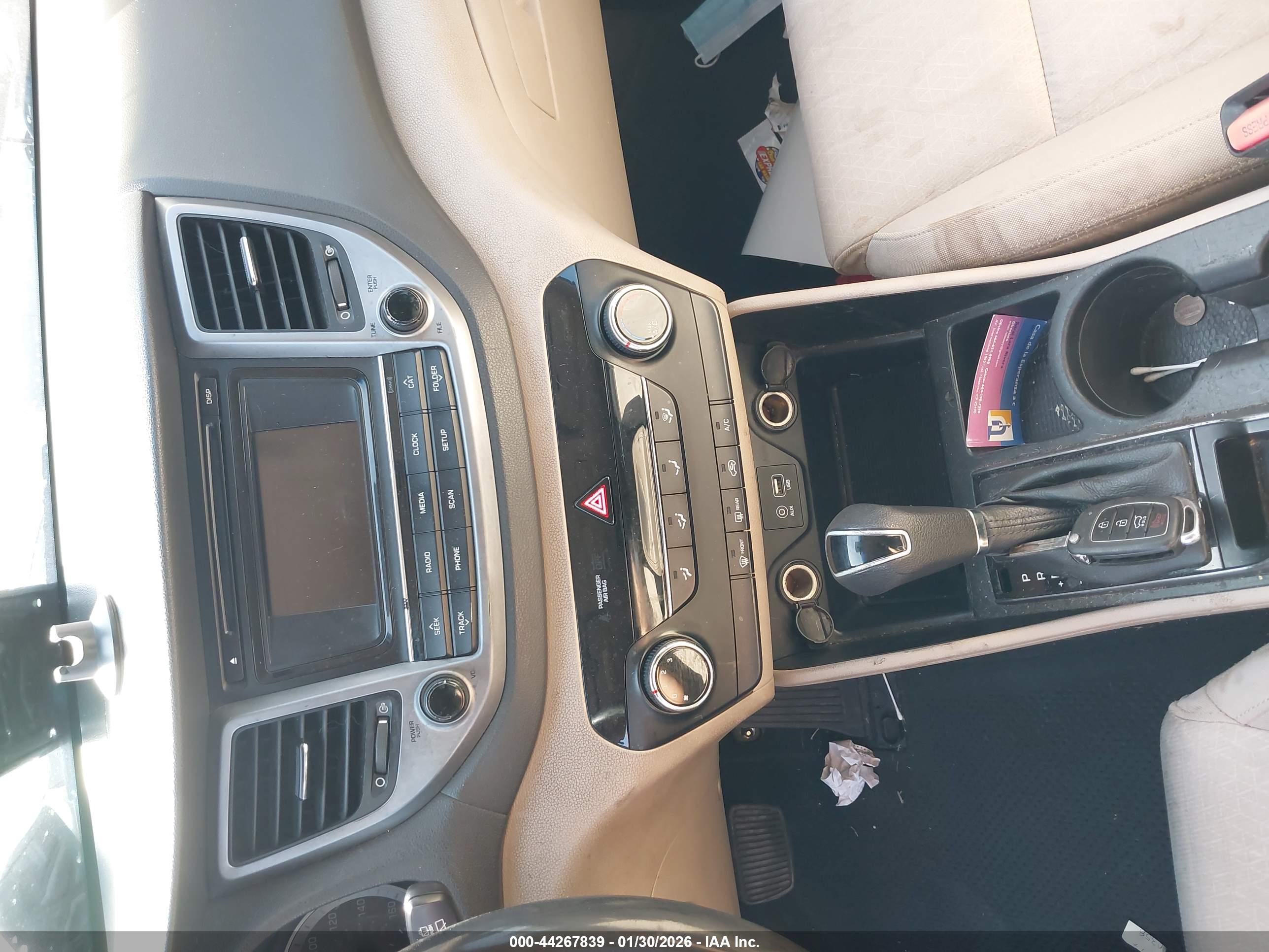 HYUNDAI TUCSON image 11