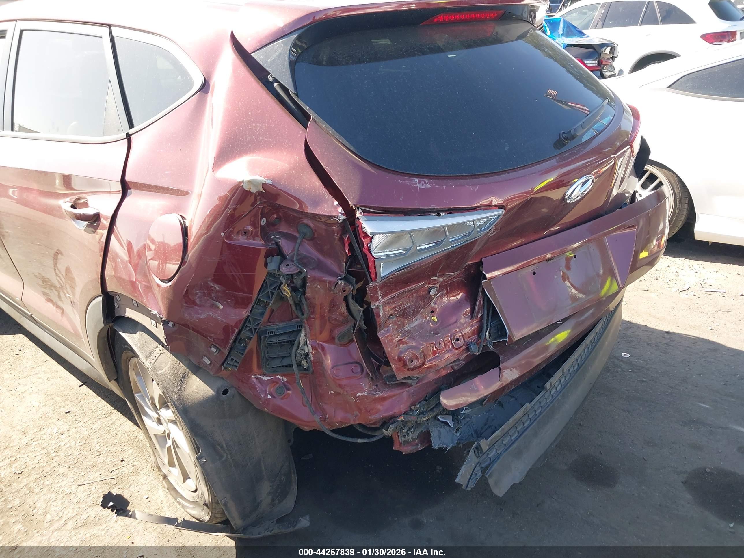 HYUNDAI TUCSON image 6