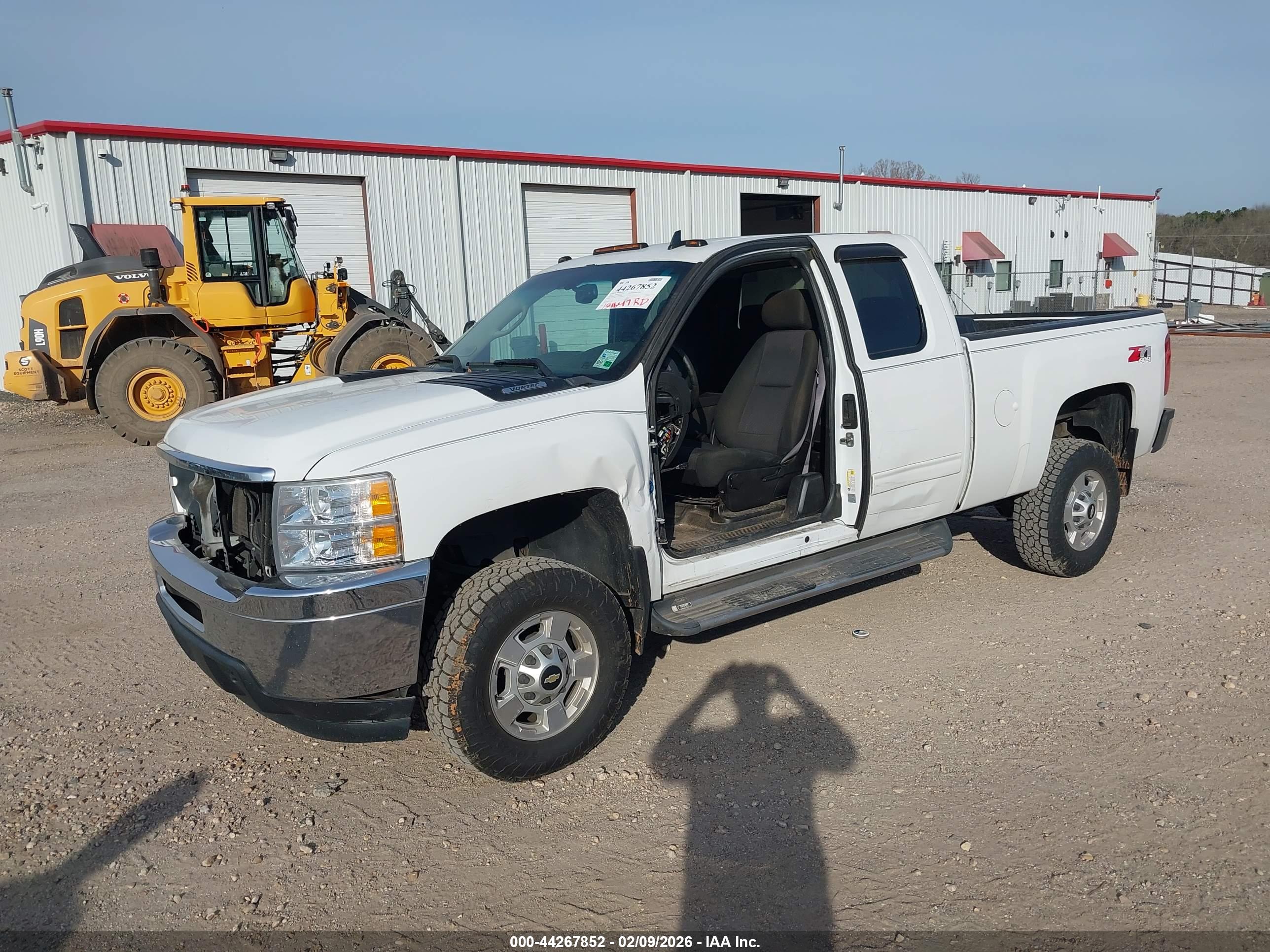 CHEVROLET SILVERADO image 2
