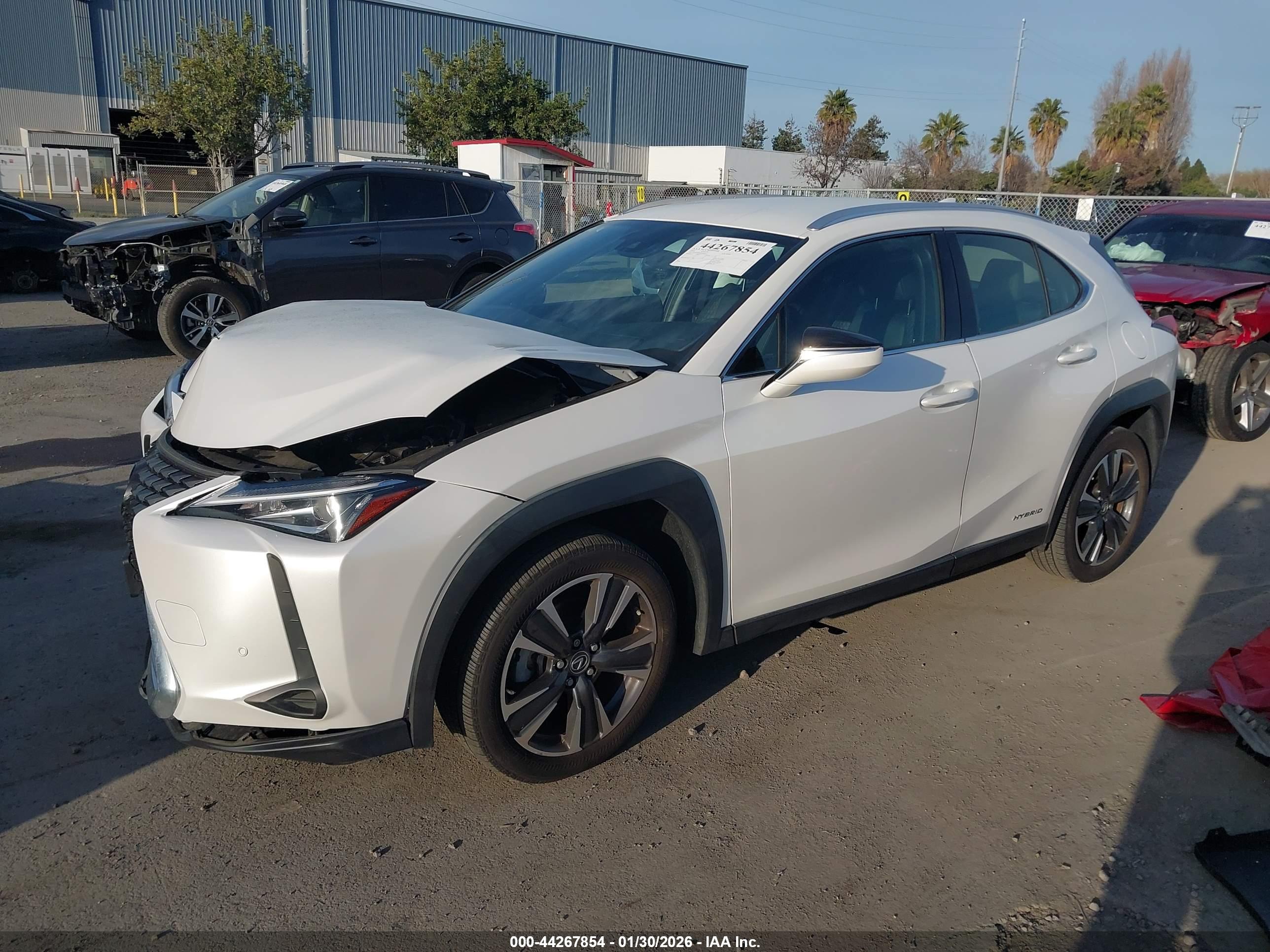 LEXUS UX image 2