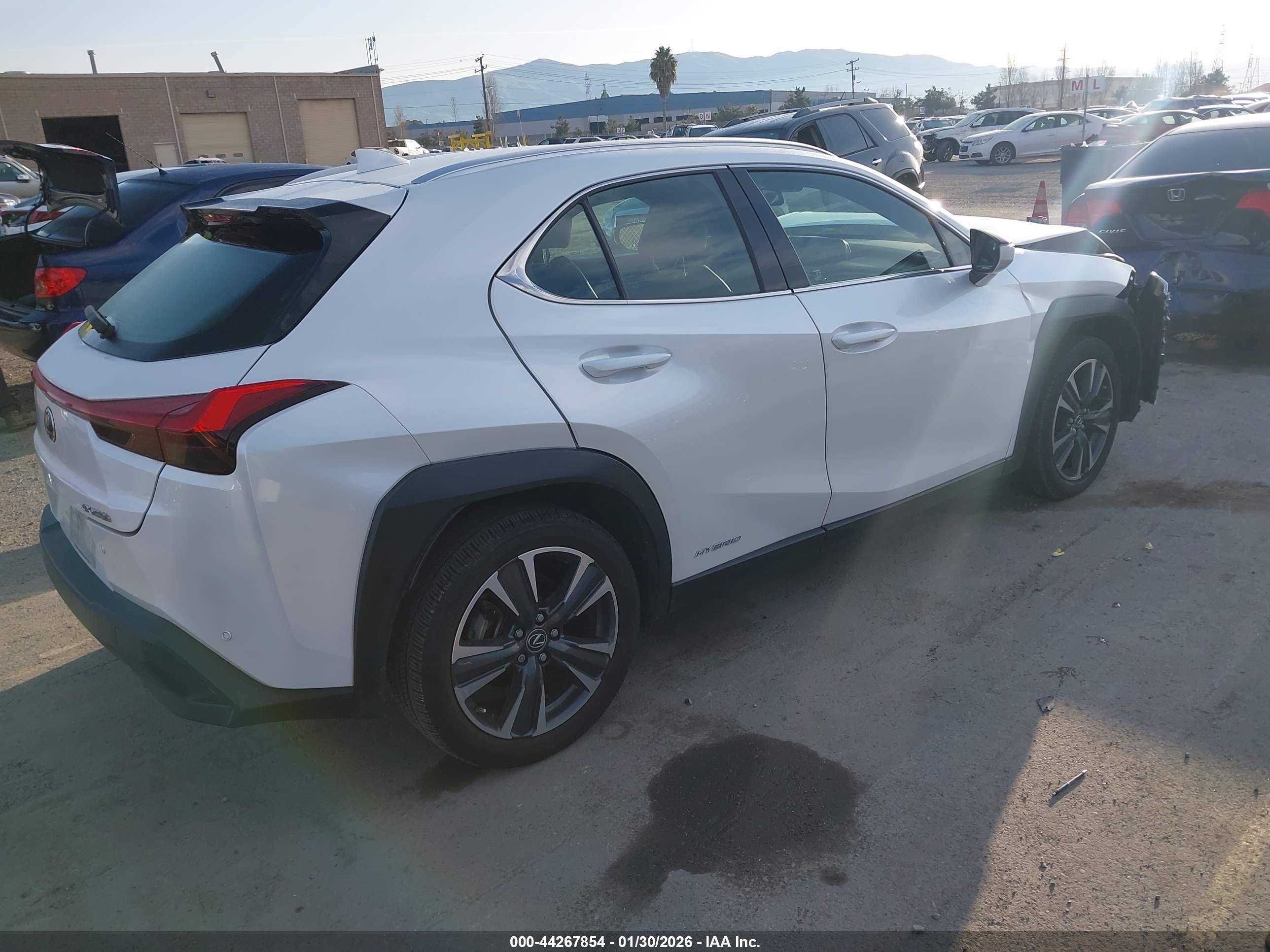 LEXUS UX image 4