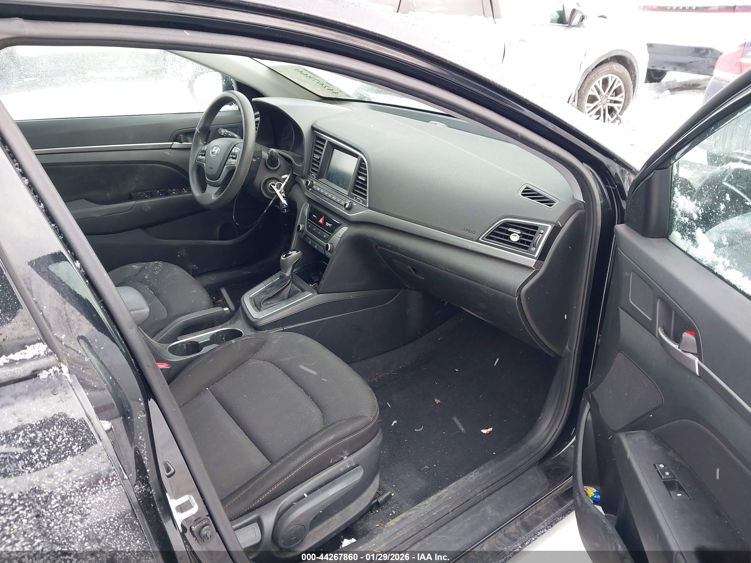 HYUNDAI ELANTRA image 5