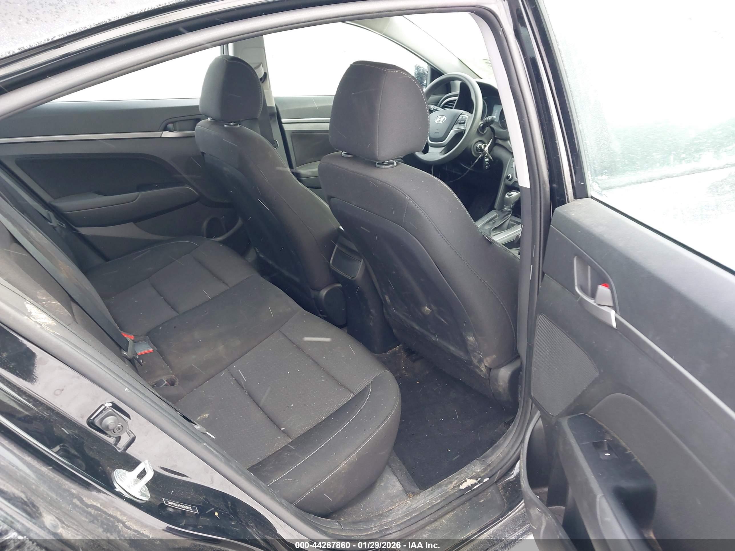 HYUNDAI ELANTRA image 8