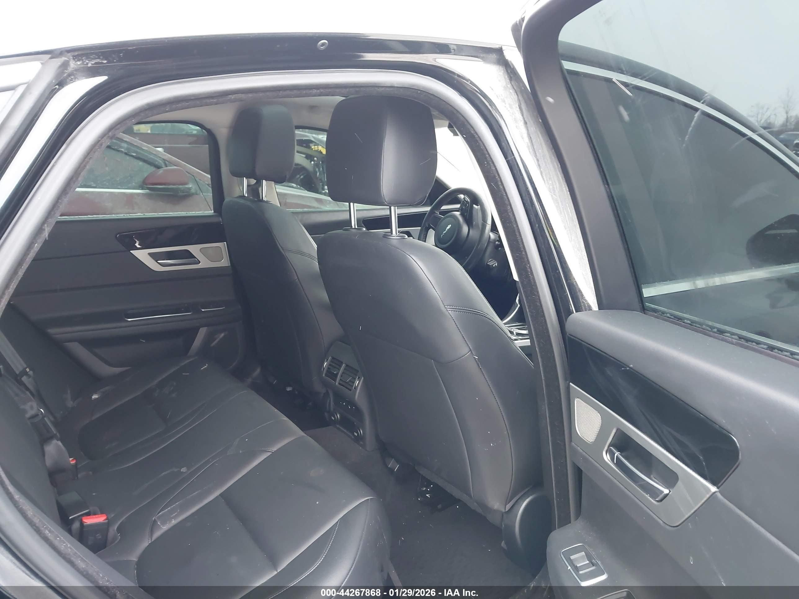 JAGUAR XF image 8