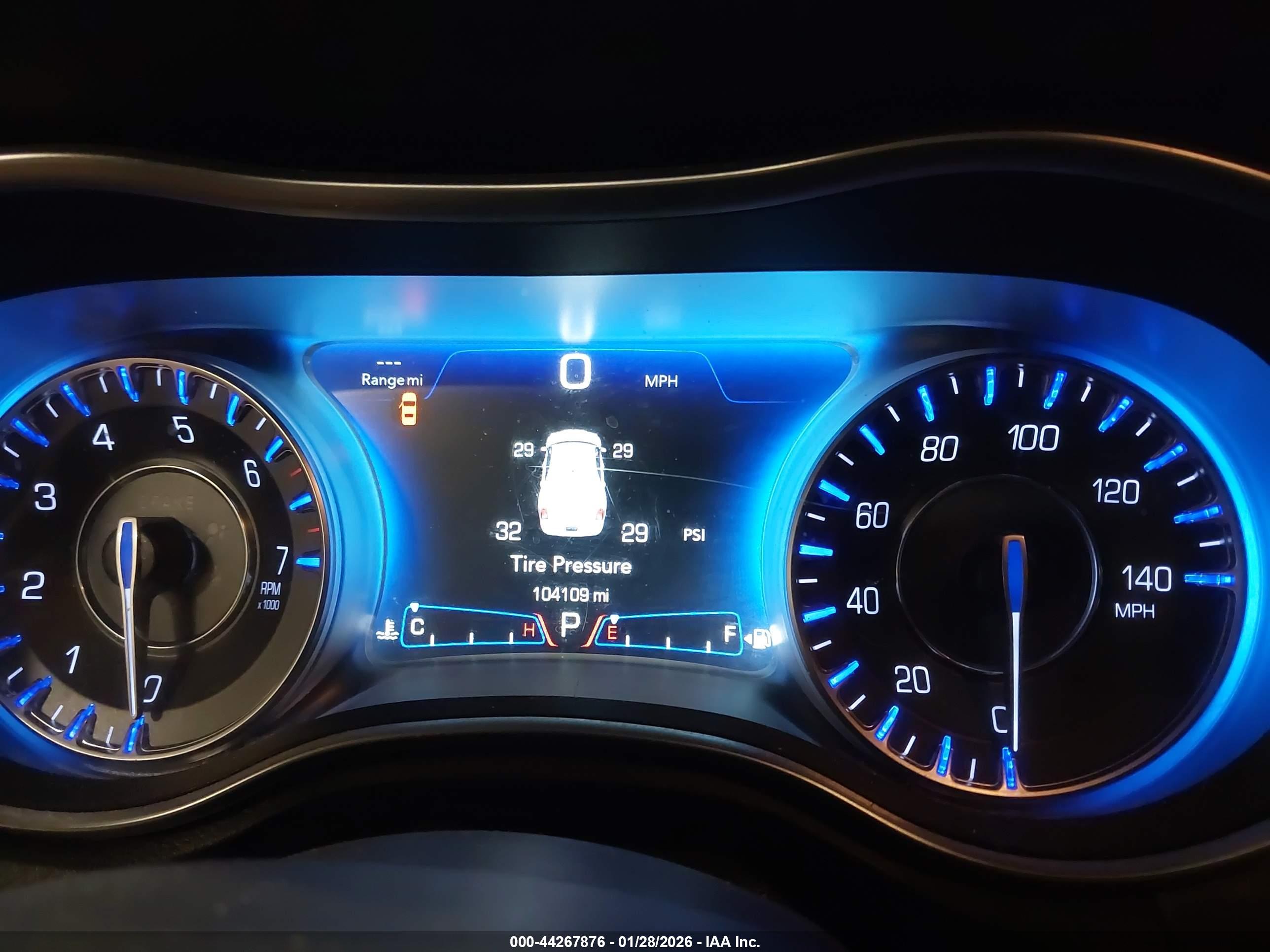 CHRYSLER 300 image 7