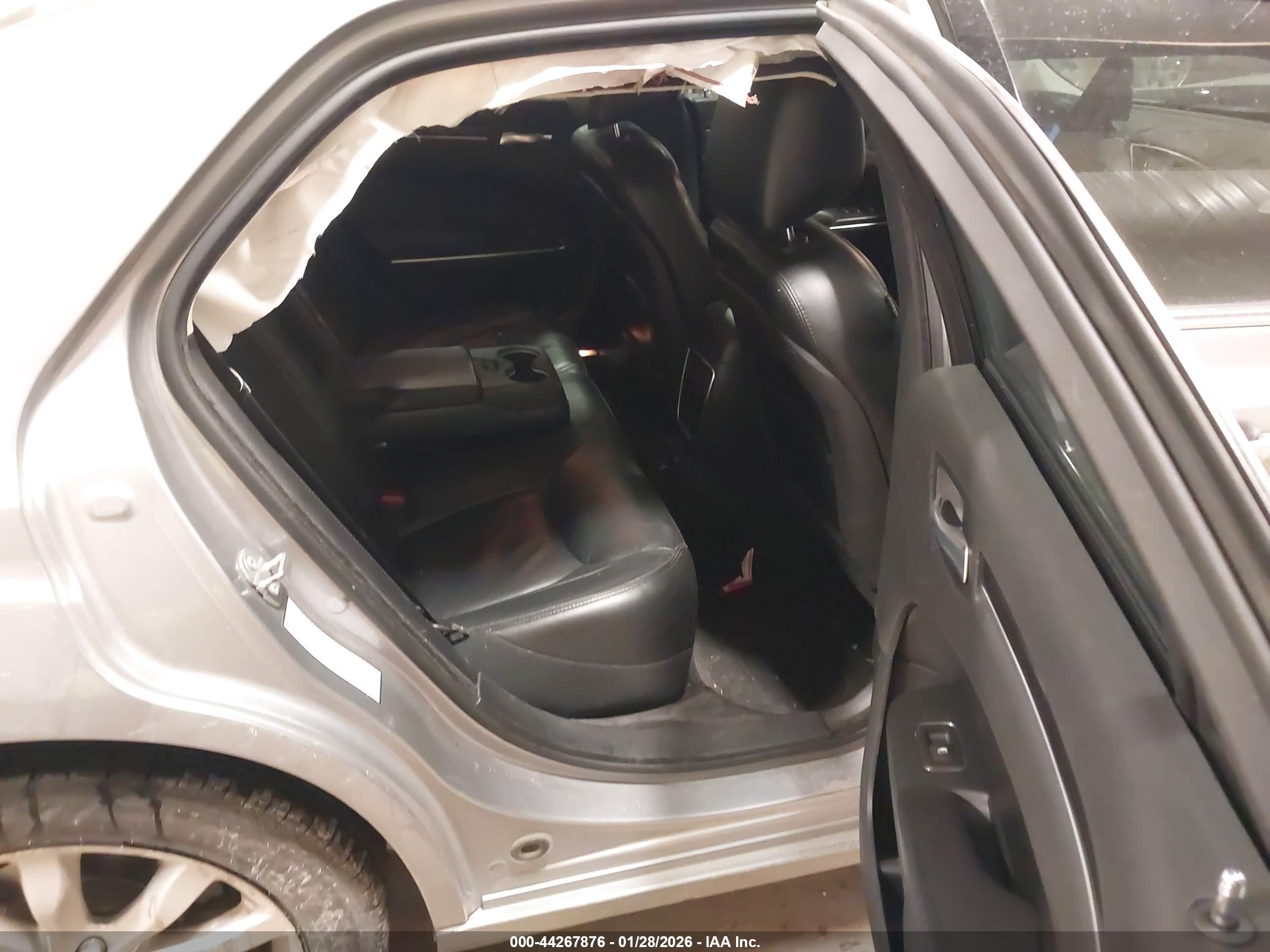 CHRYSLER 300 image 8