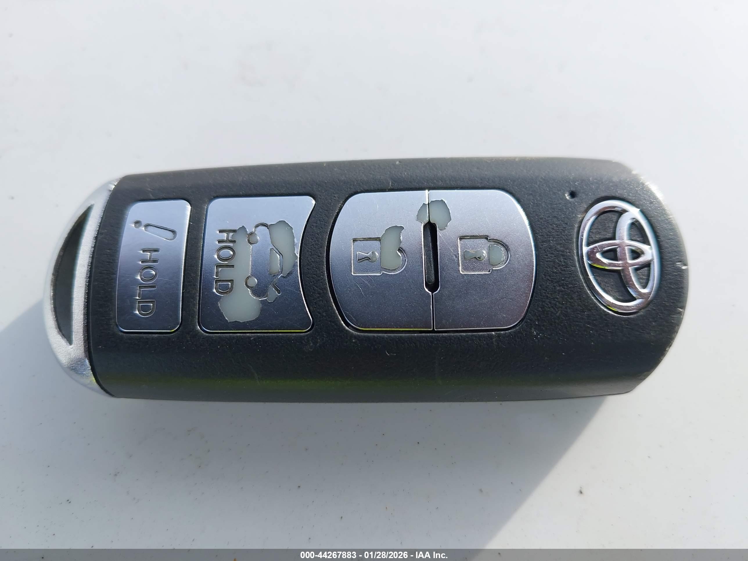 TOYOTA YARIS image 11
