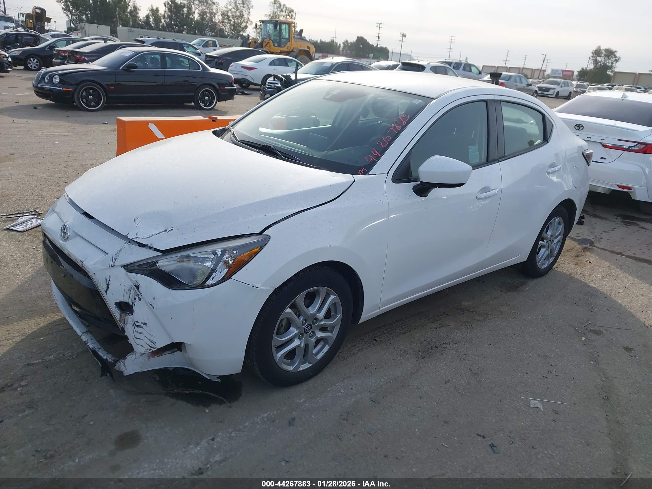 TOYOTA YARIS image 2