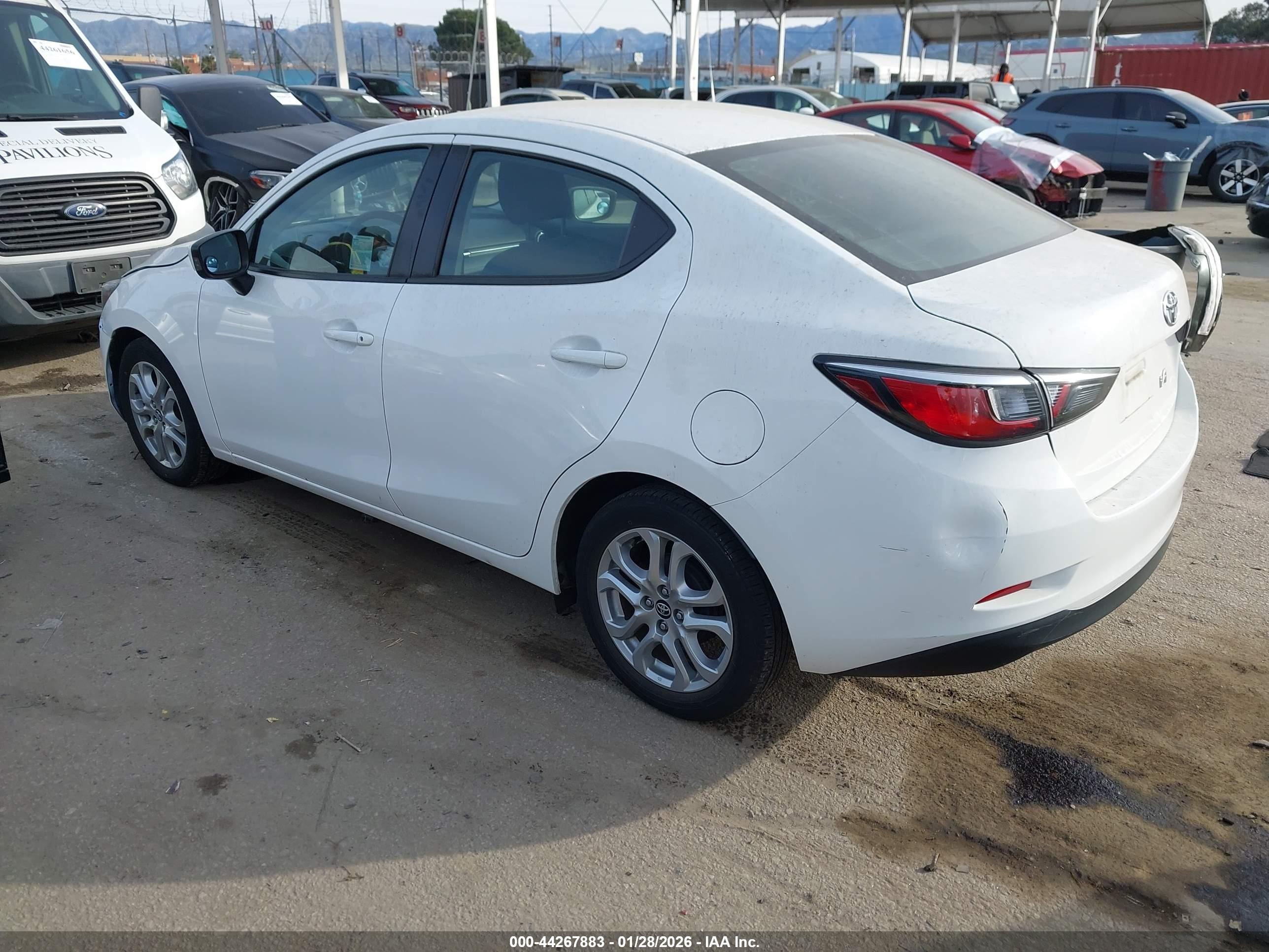 TOYOTA YARIS image 3