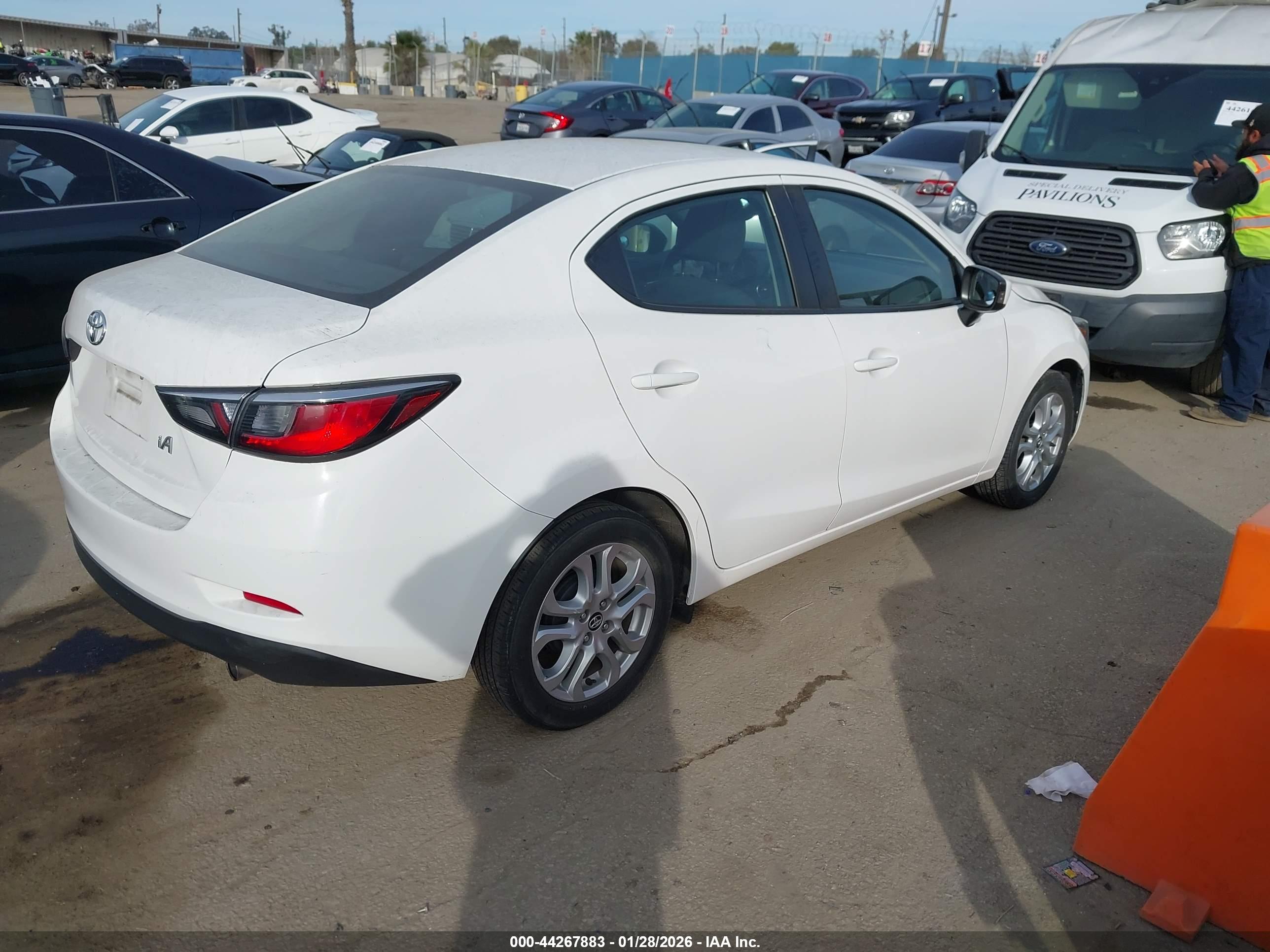 TOYOTA YARIS image 4