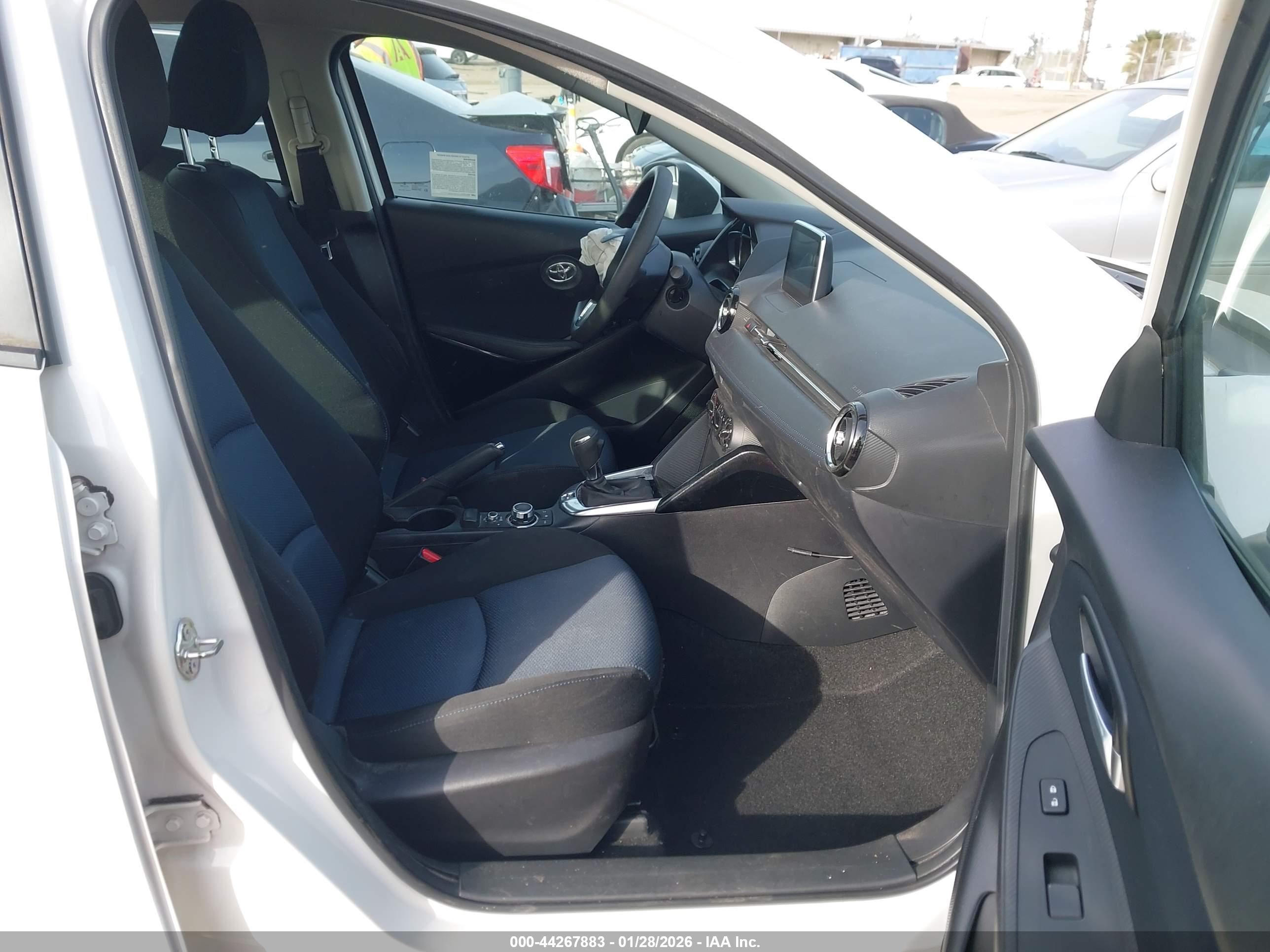 TOYOTA YARIS image 5