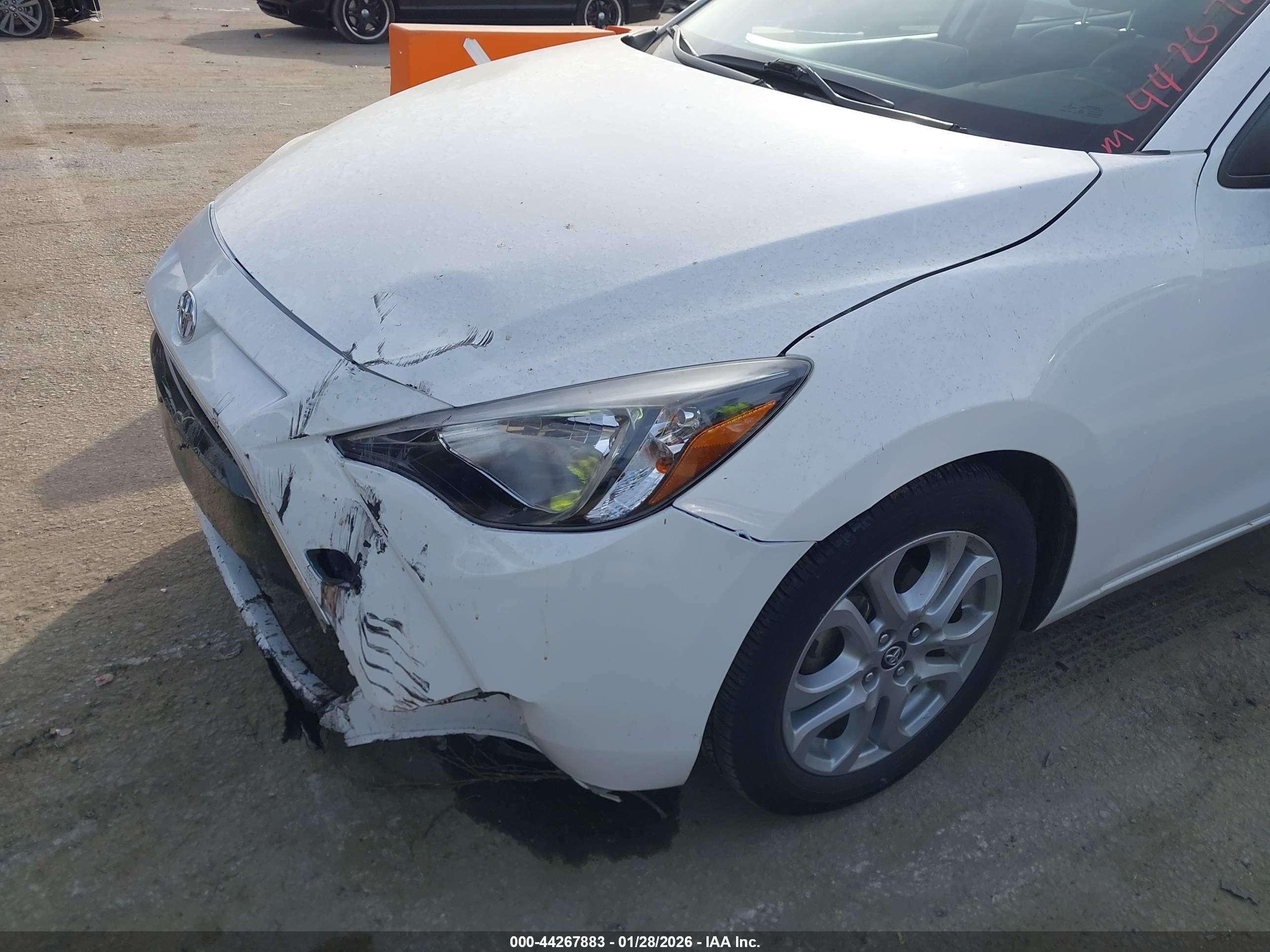 TOYOTA YARIS image 6