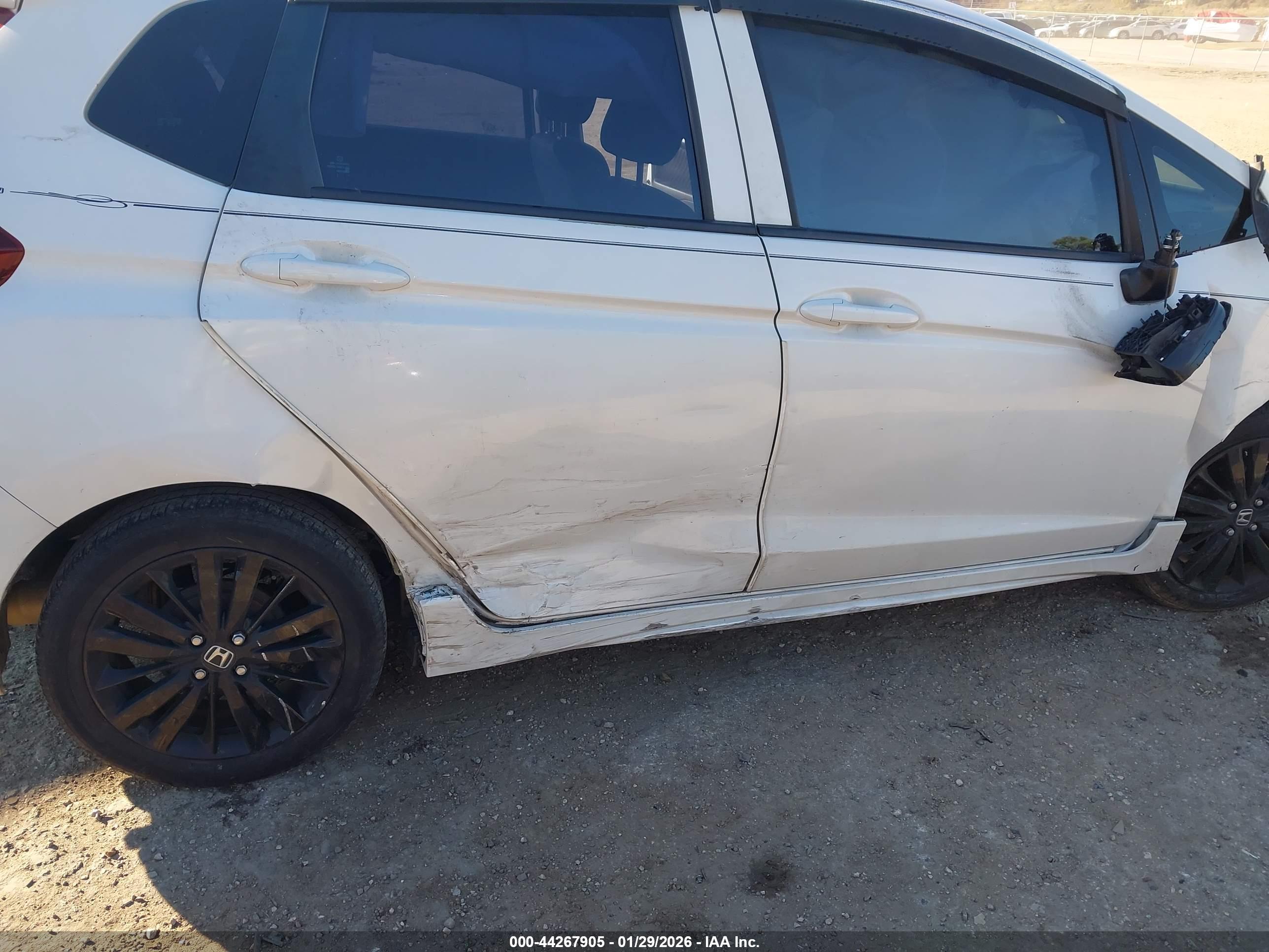 HONDA FIT image 6