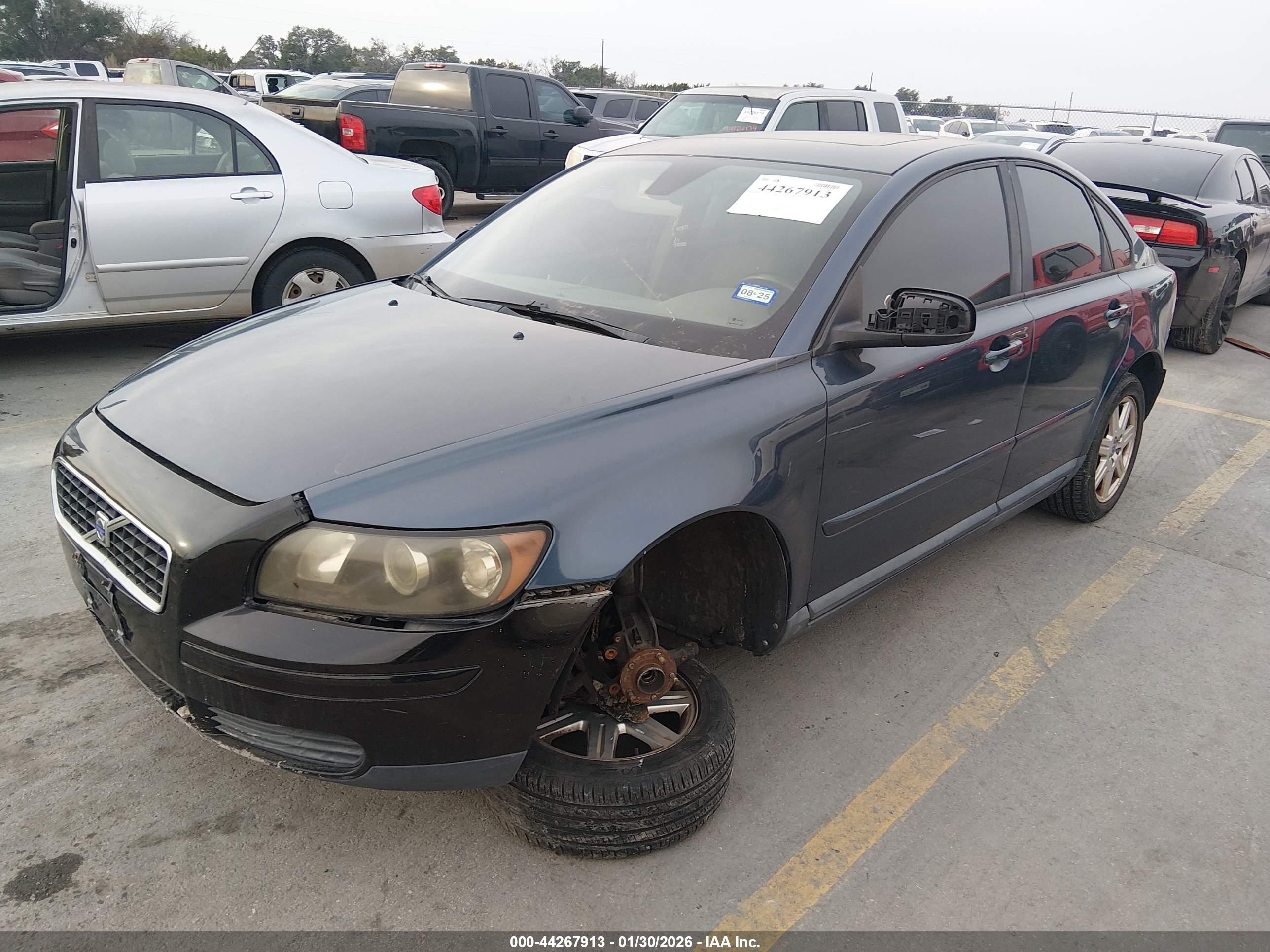 VOLVO S40 image 2