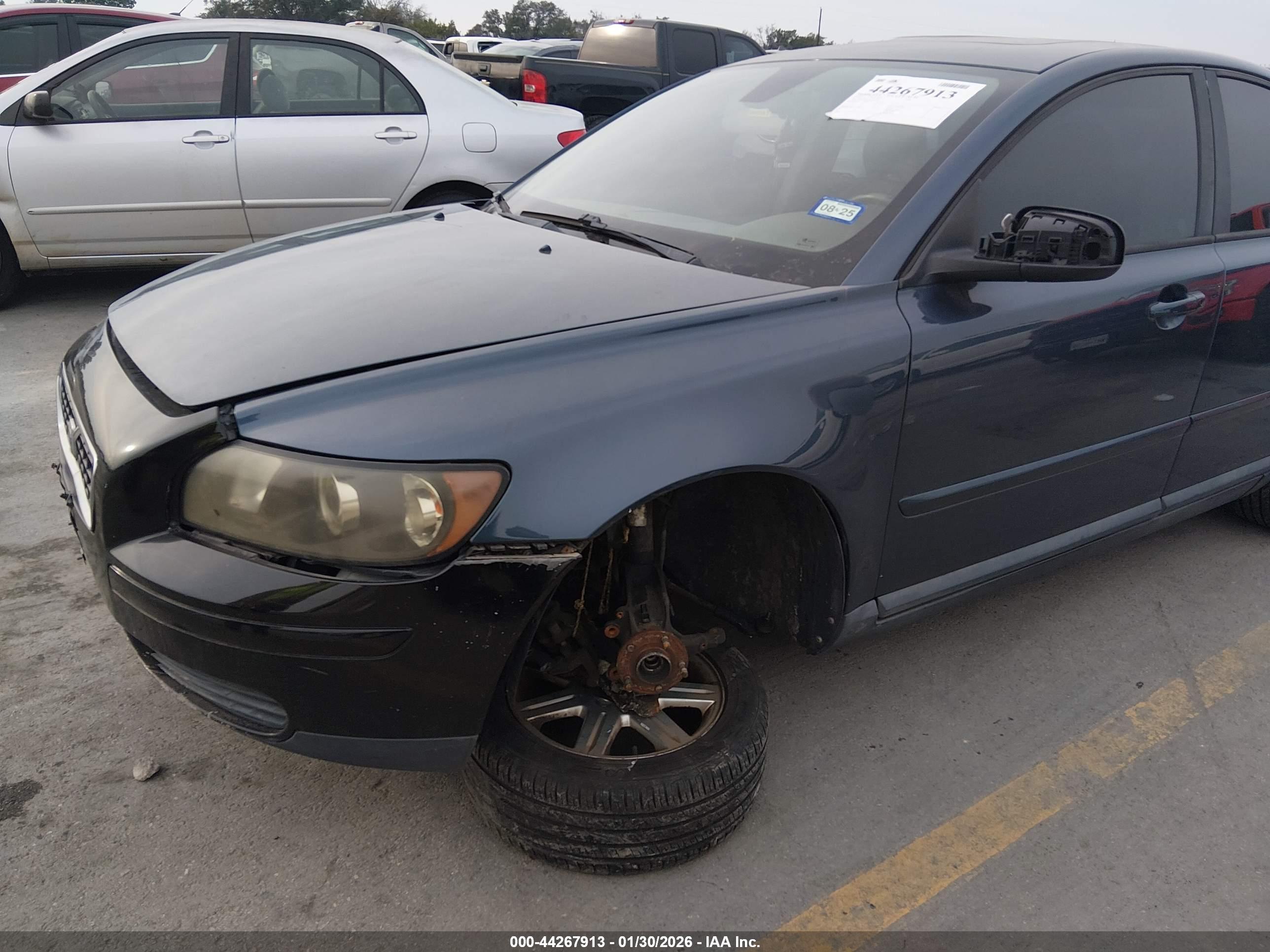 VOLVO S40 image 6