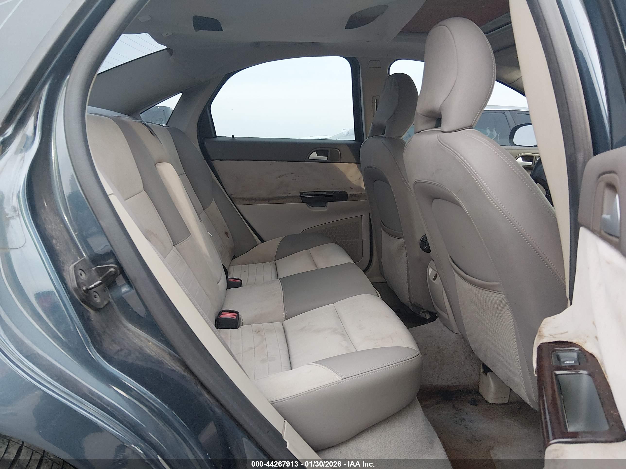 VOLVO S40 image 8