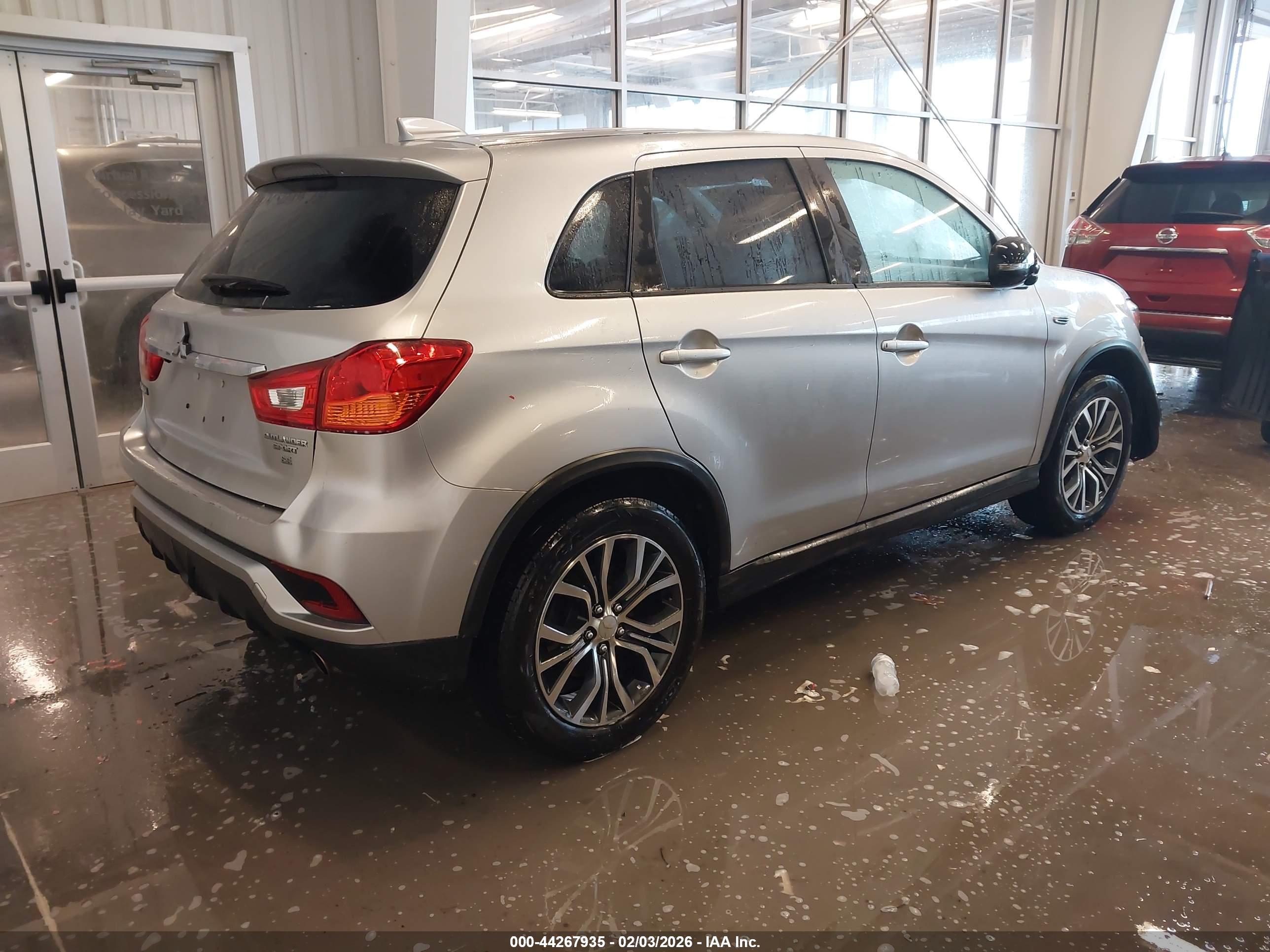 MITSUBISHI OUTLANDER image 4