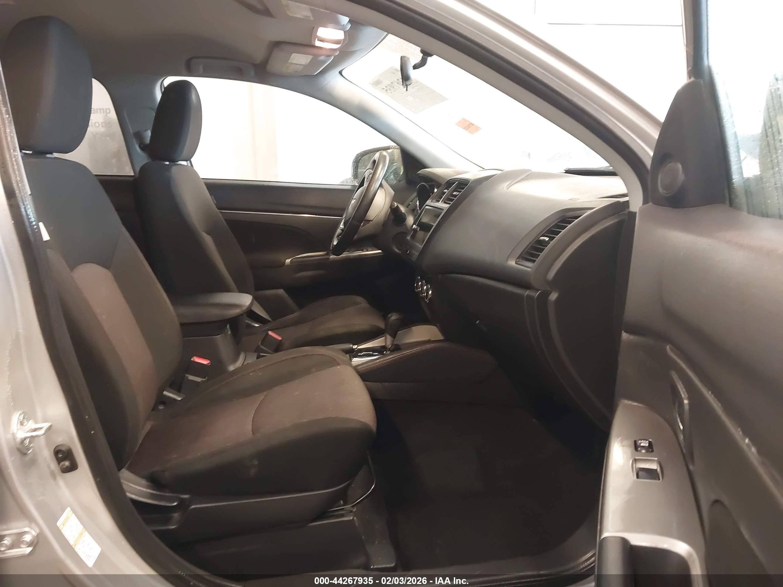 MITSUBISHI OUTLANDER image 5