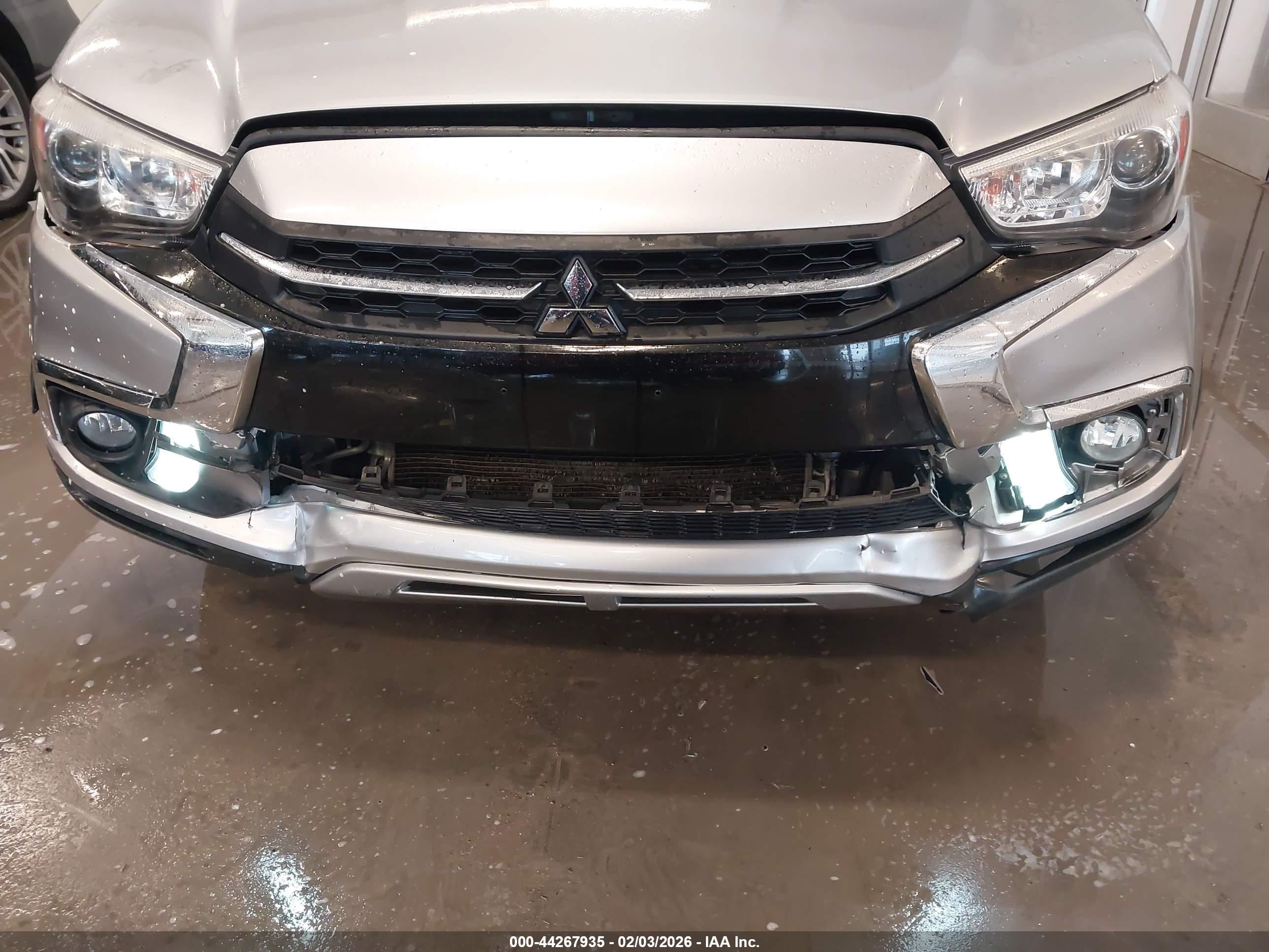 MITSUBISHI OUTLANDER image 6