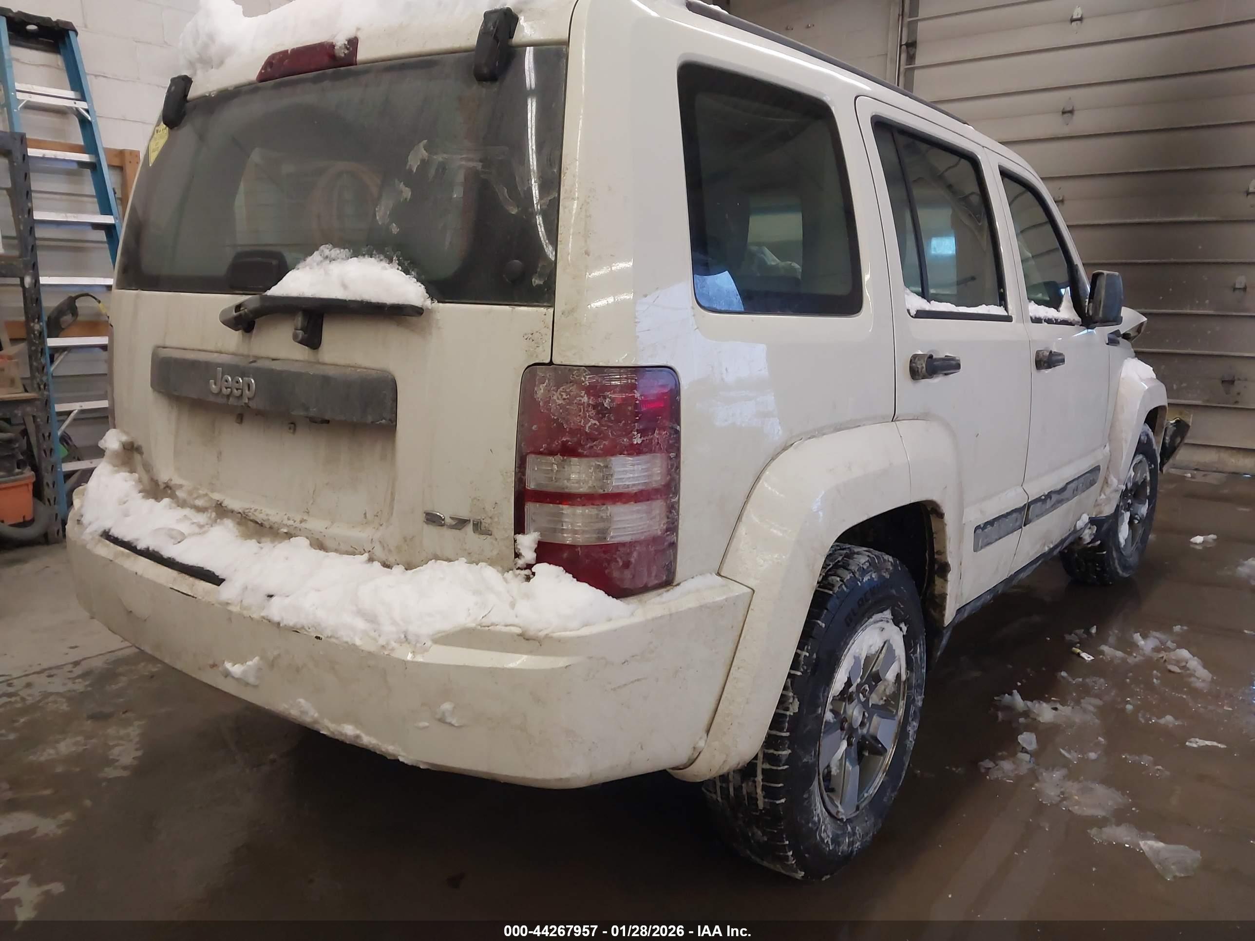 JEEP LIBERTY image 4