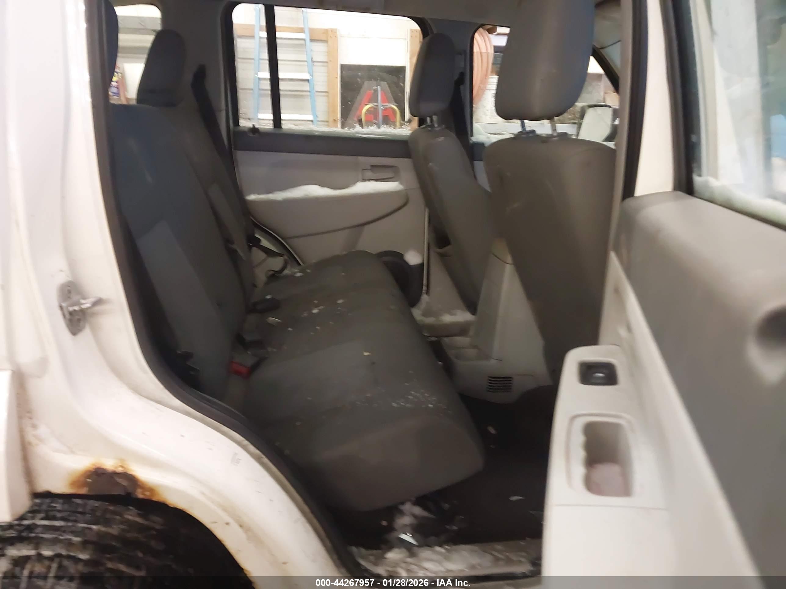 JEEP LIBERTY image 8