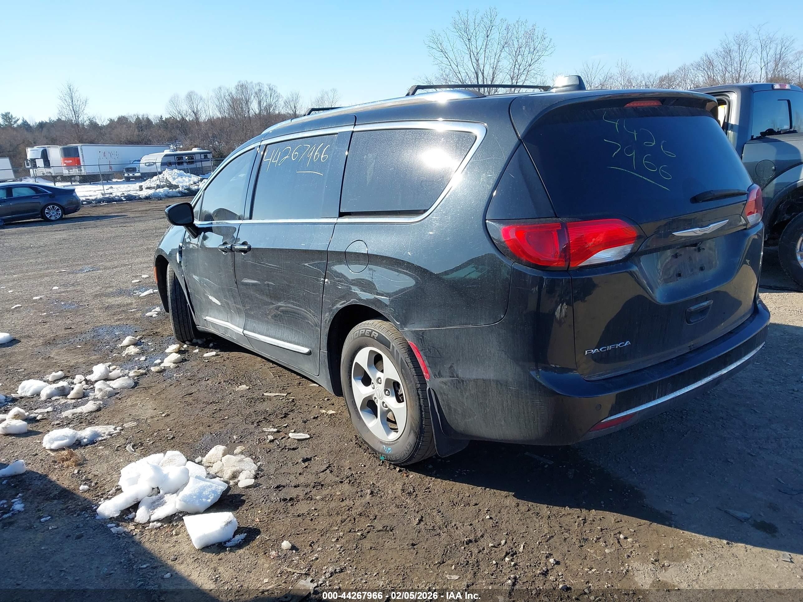 CHRYSLER PACIFICA image 3