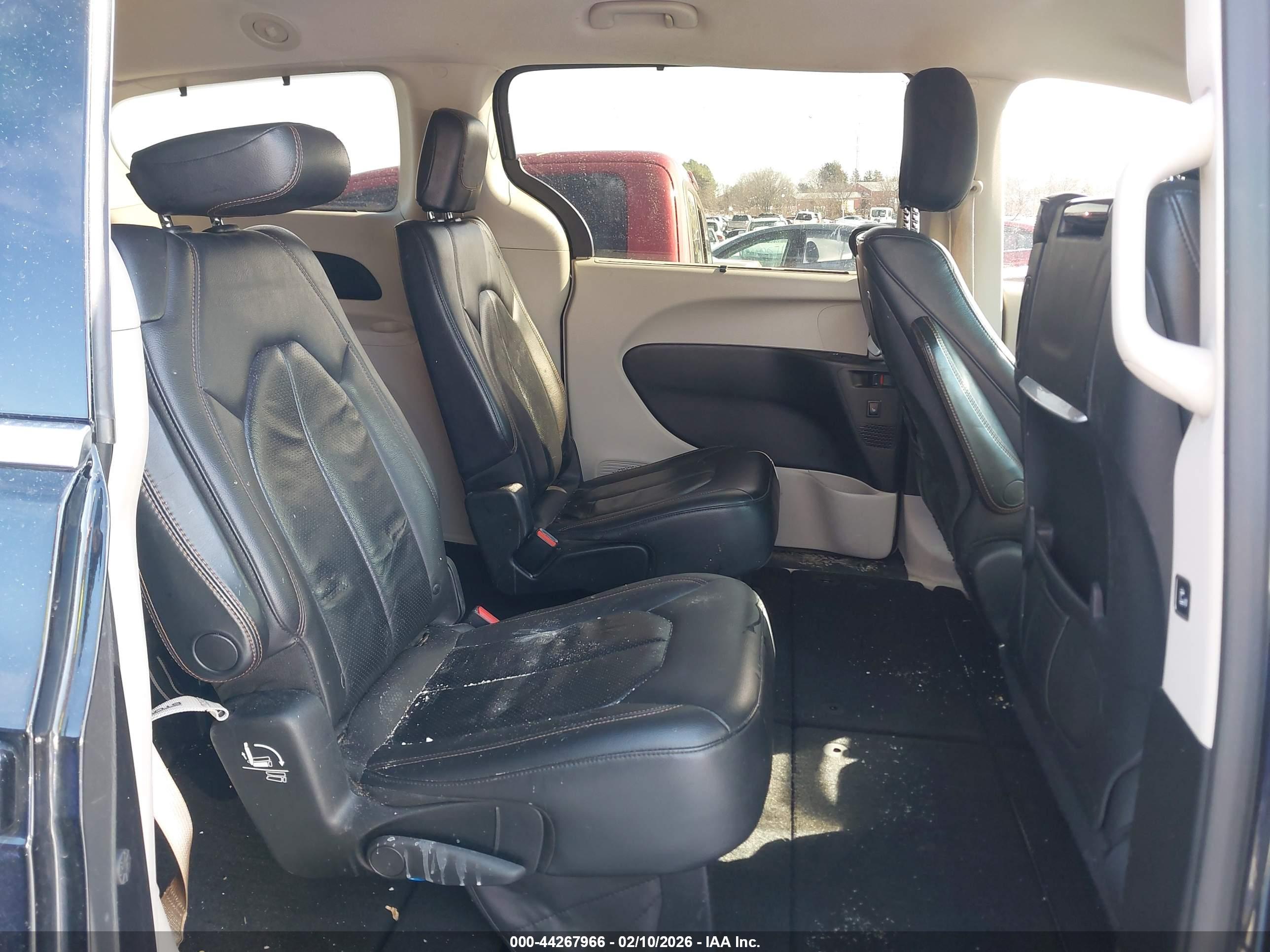 CHRYSLER PACIFICA image 8