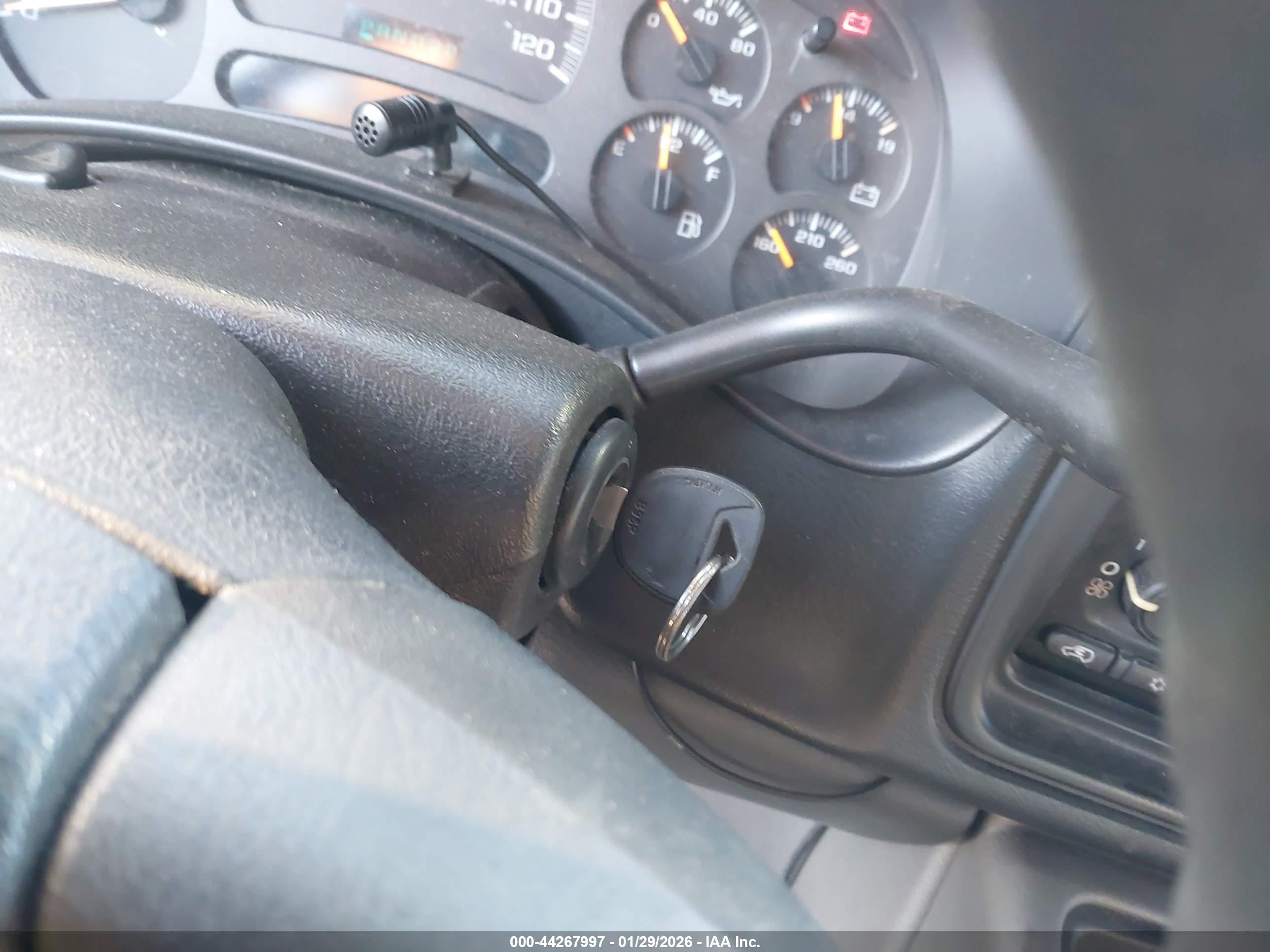 CHEVROLET SILVERADO image 11