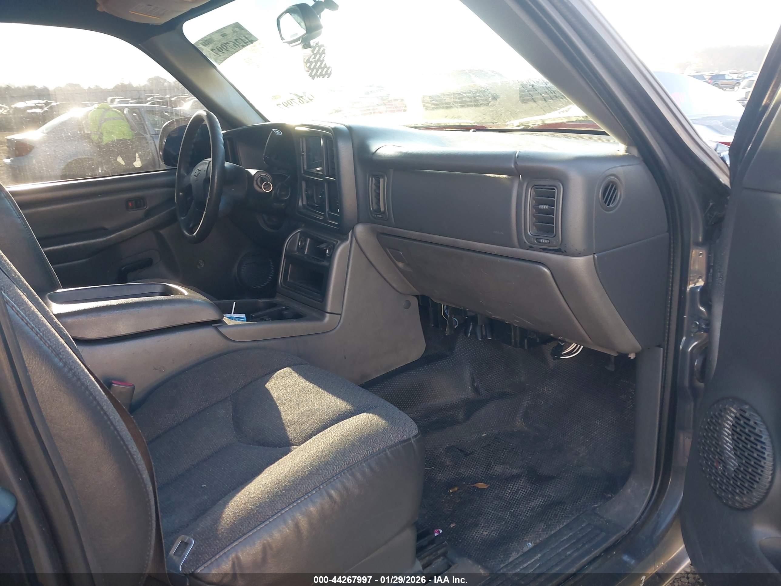 CHEVROLET SILVERADO image 5
