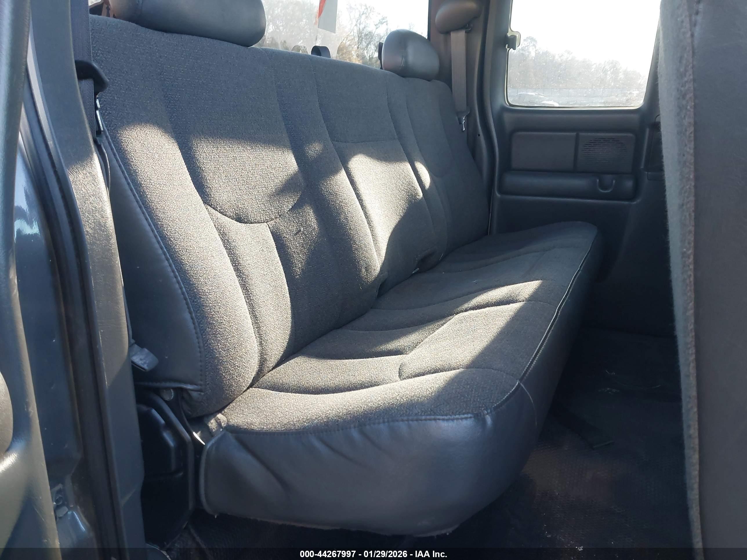 CHEVROLET SILVERADO image 8