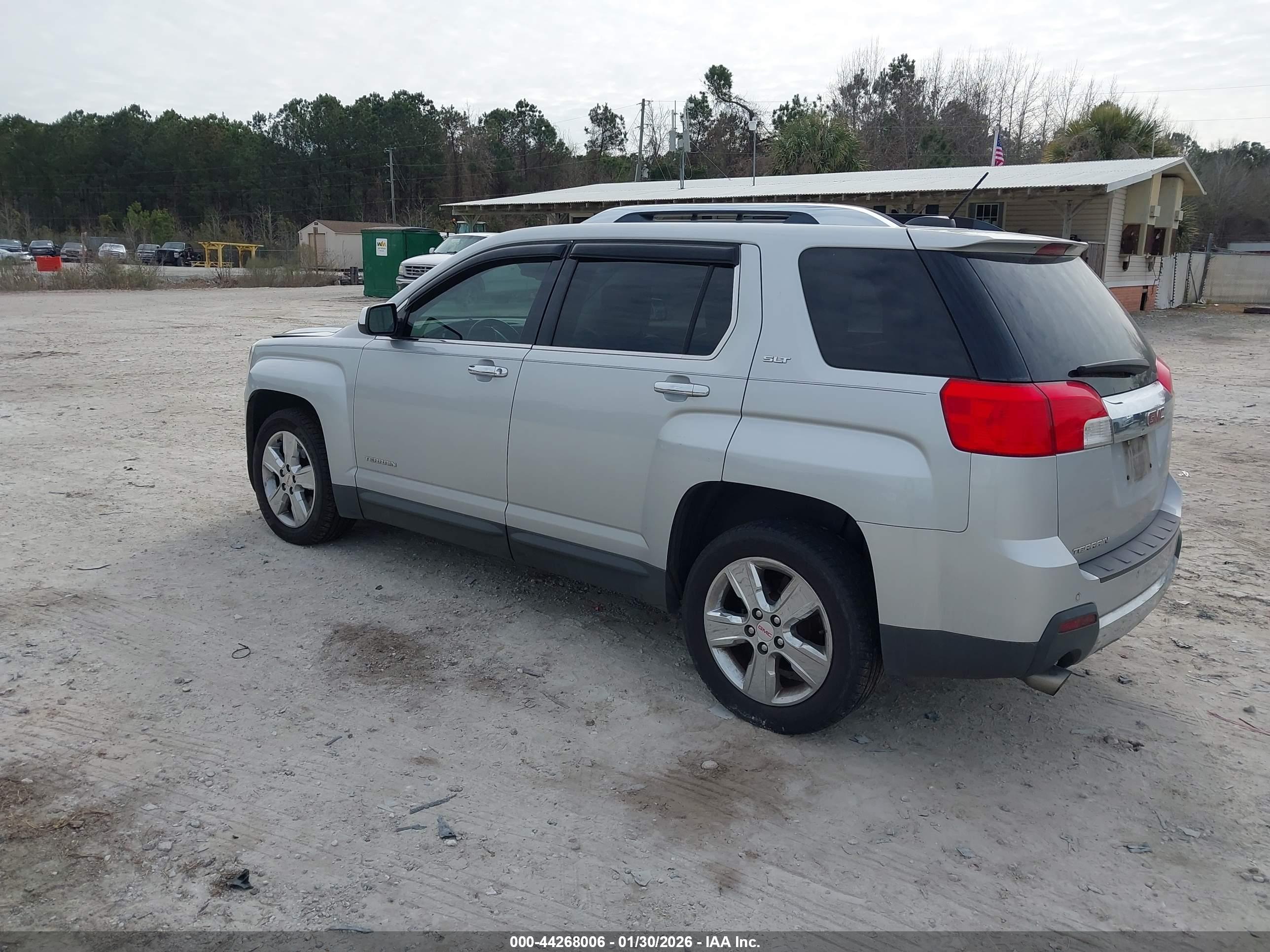 GMC TERRAIN image 3