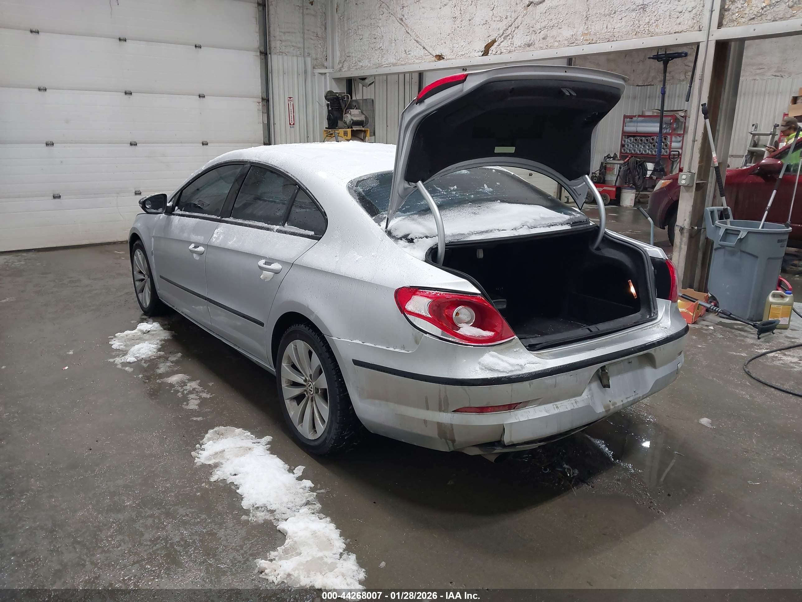 VOLKSWAGEN CC image 3