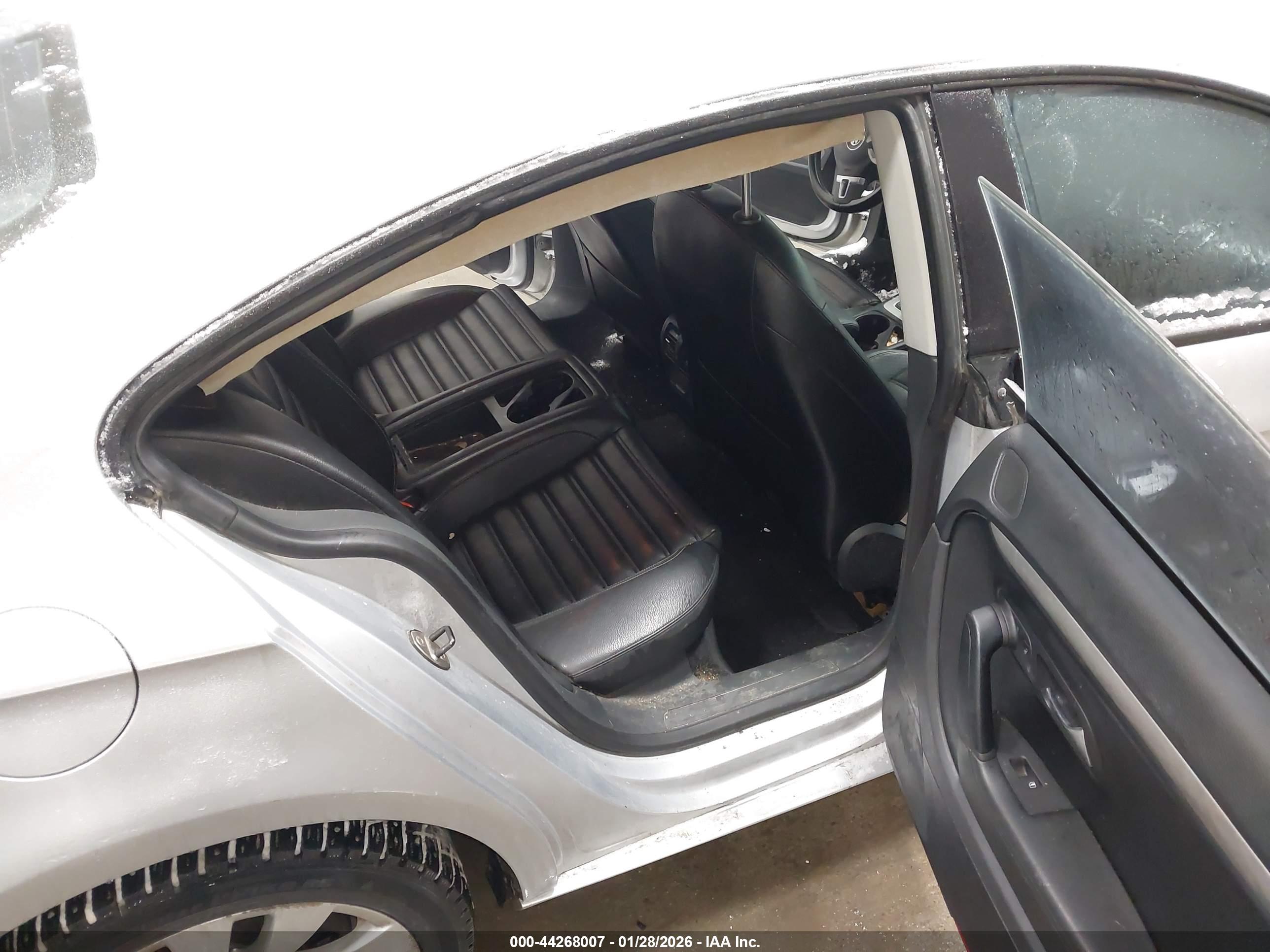 VOLKSWAGEN CC image 8