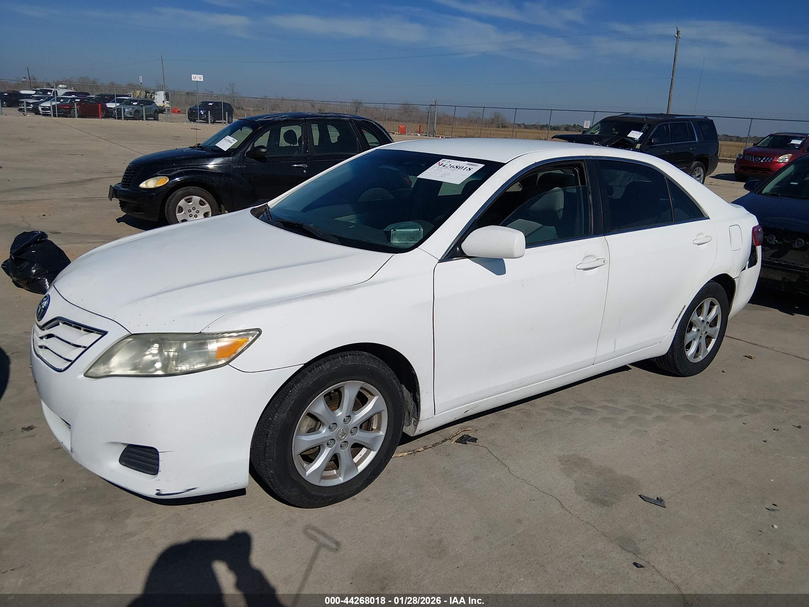 TOYOTA CAMRY image 2