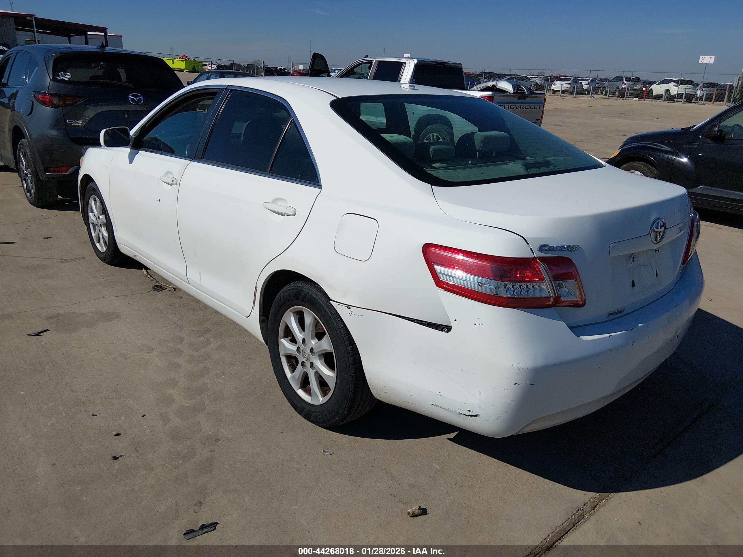 TOYOTA CAMRY image 3