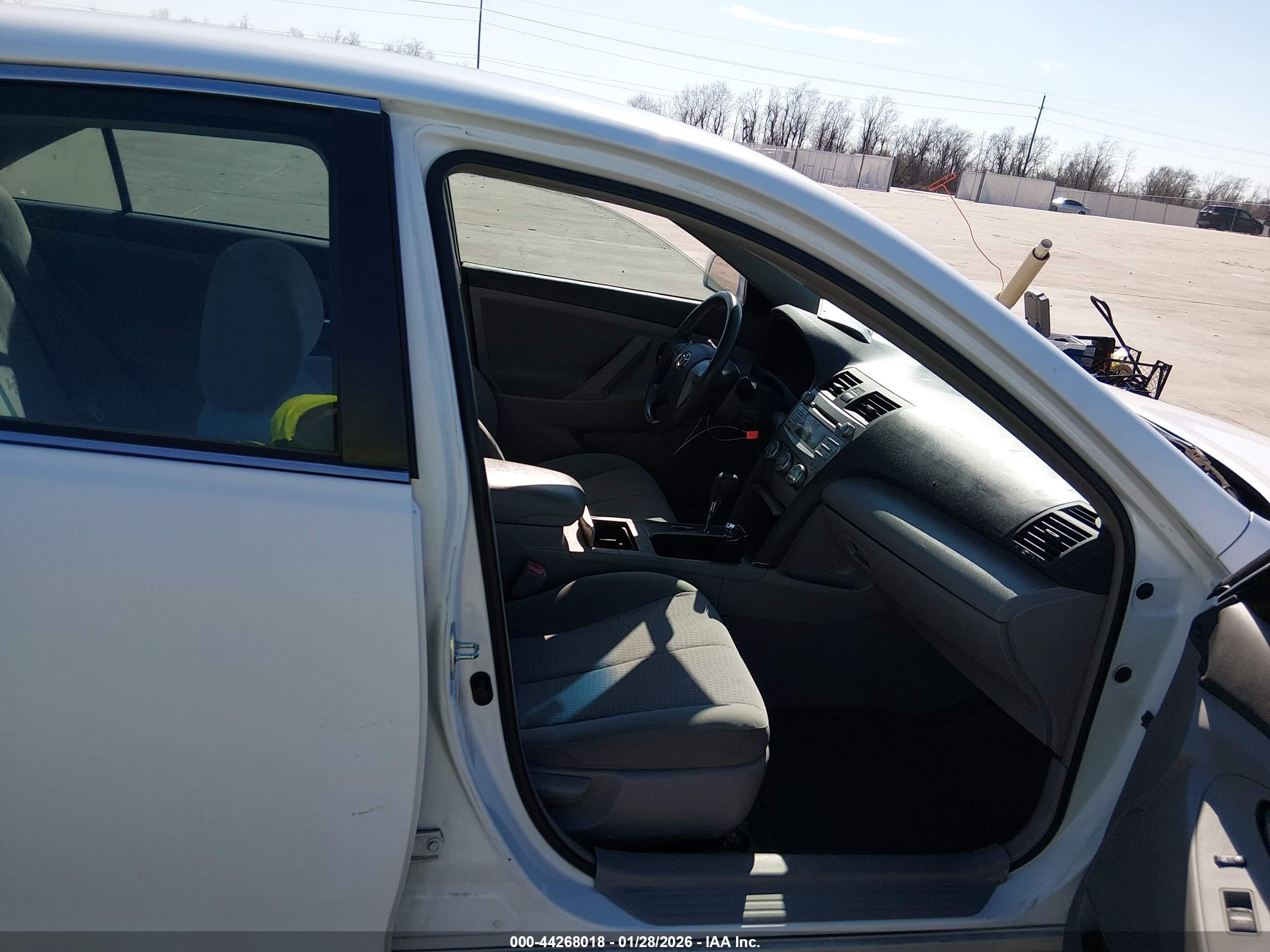 TOYOTA CAMRY image 5