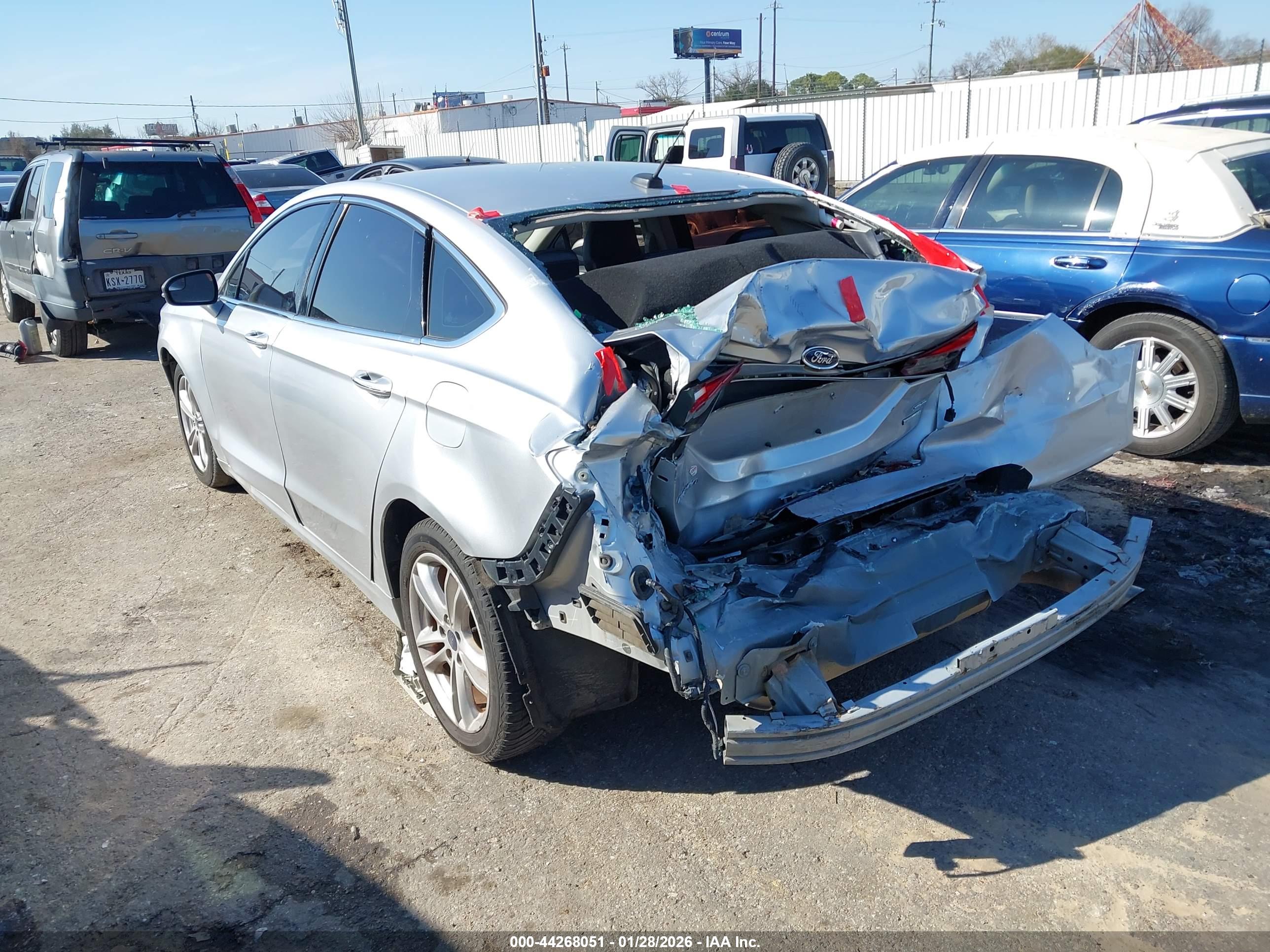 FORD FUSION image 3