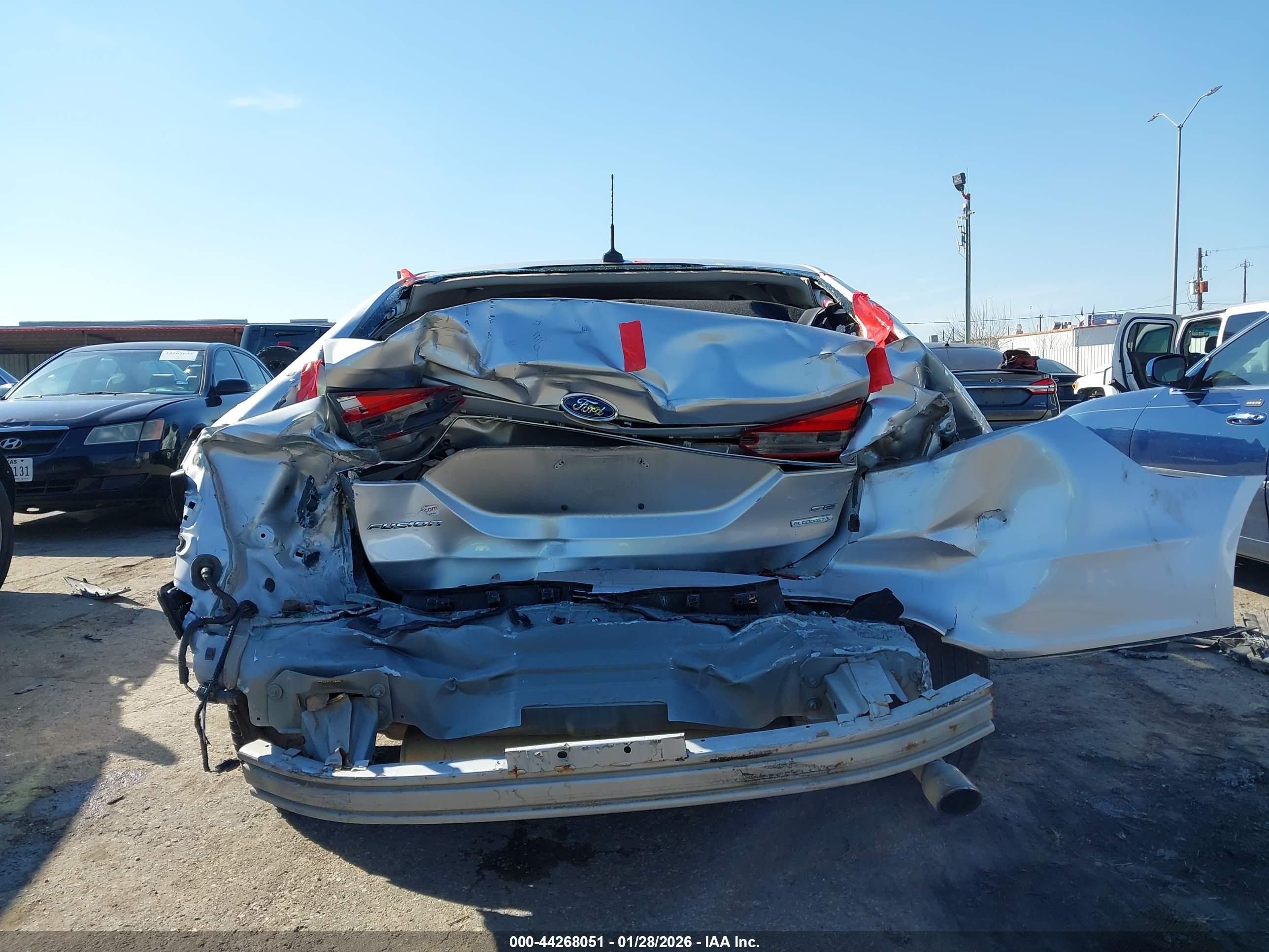 FORD FUSION image 6