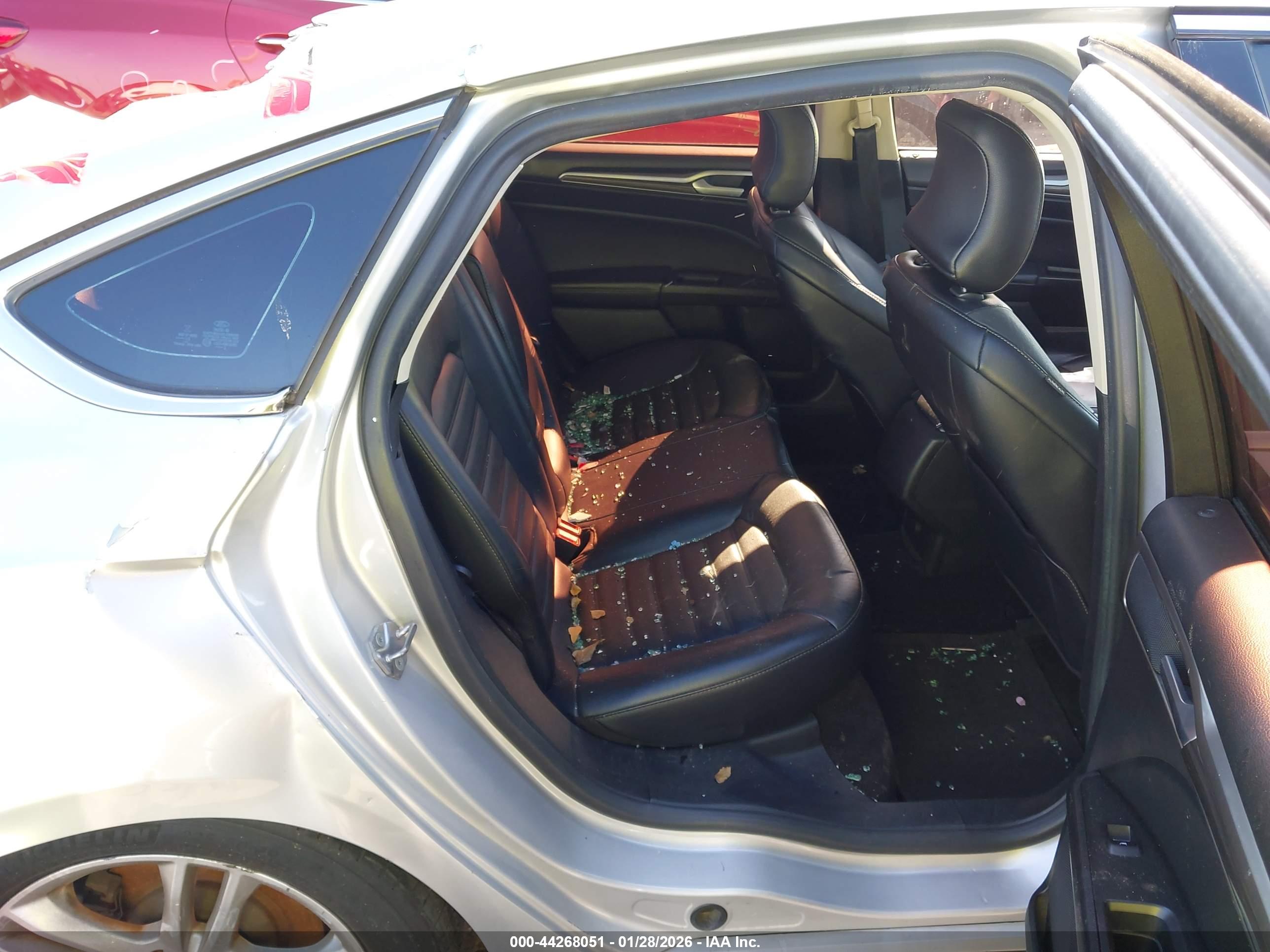 FORD FUSION image 8