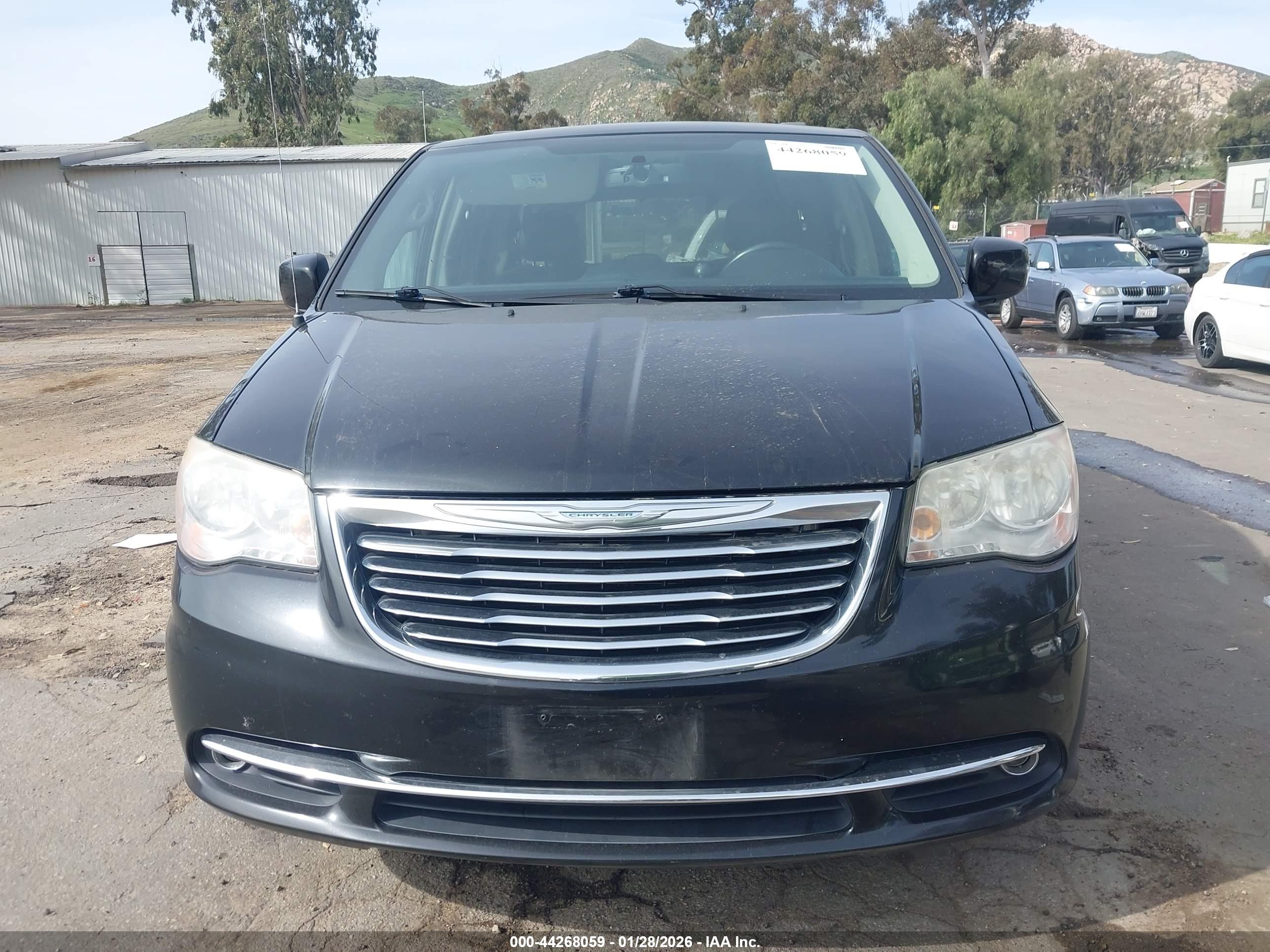 CHRYSLER TOWN image 6