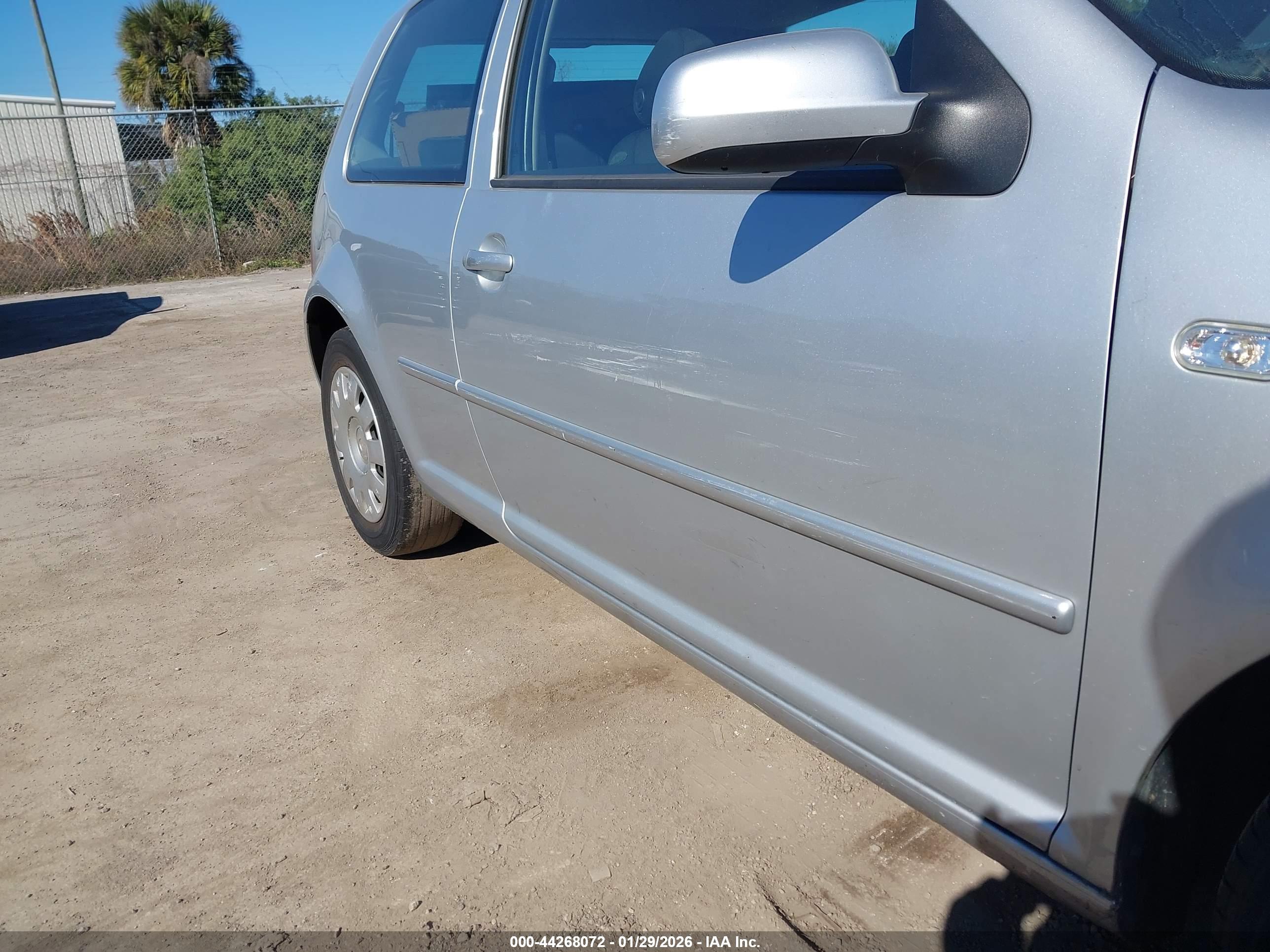 VOLKSWAGEN GOLF image 6