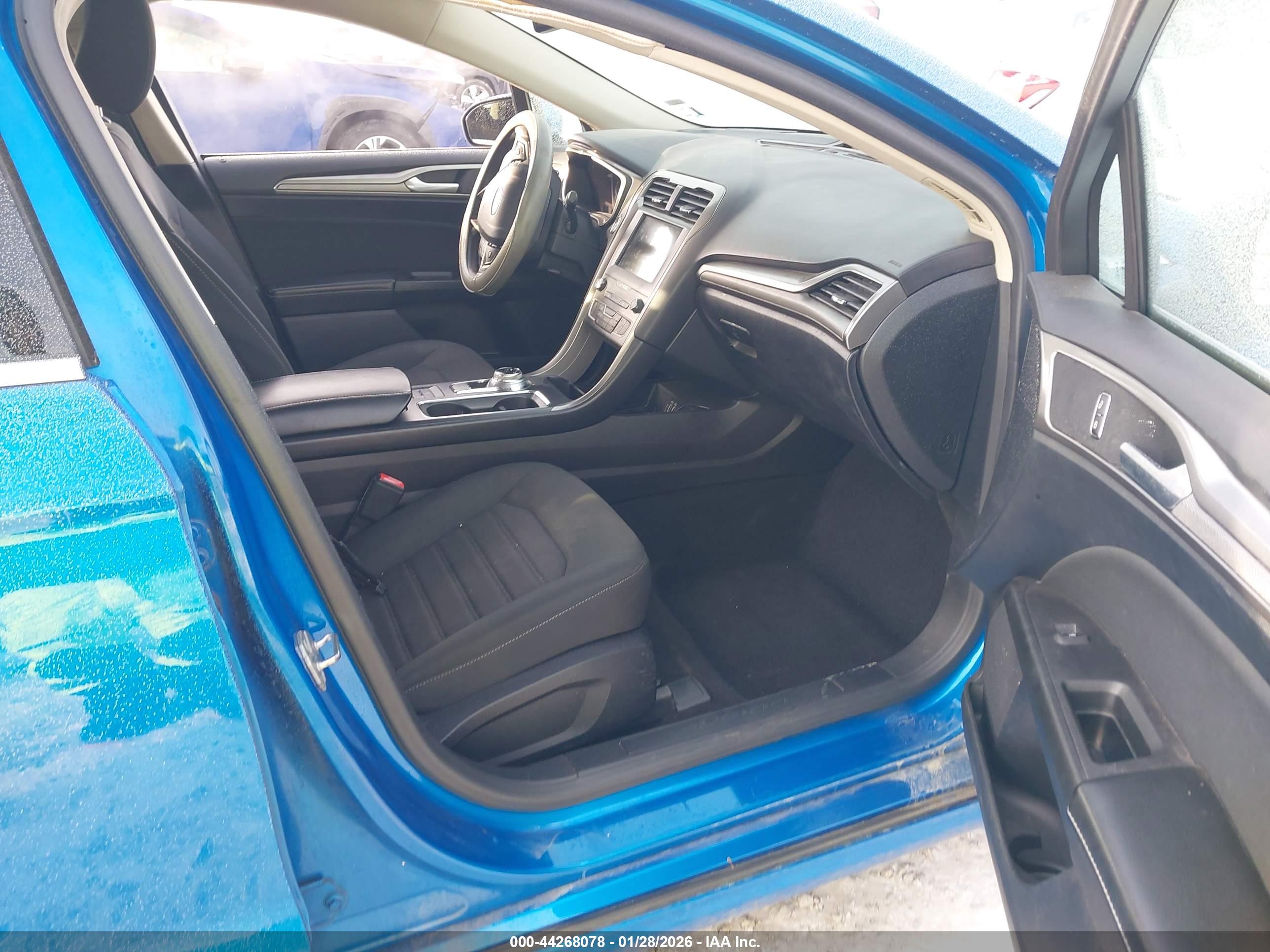 FORD FUSION image 5