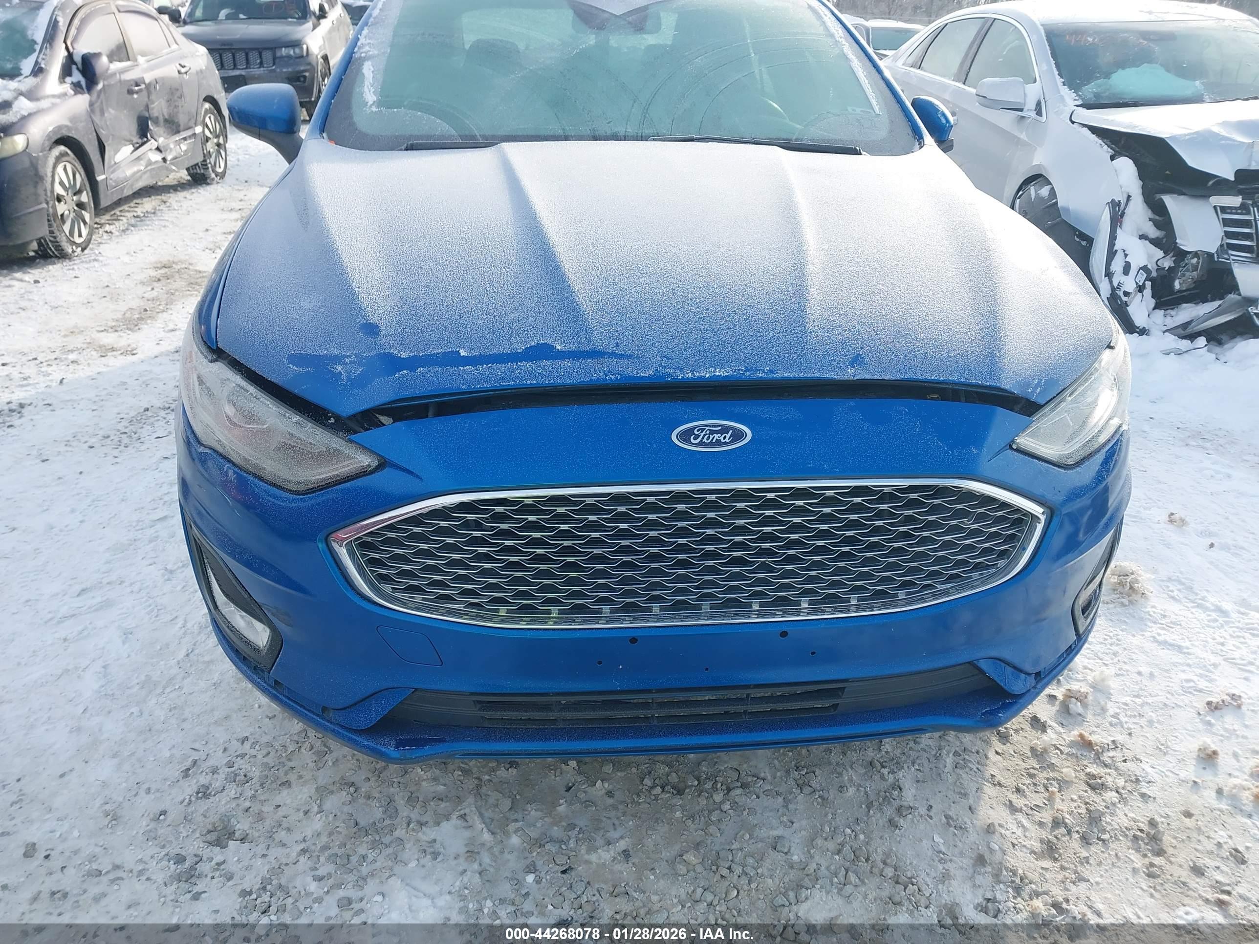 FORD FUSION image 6